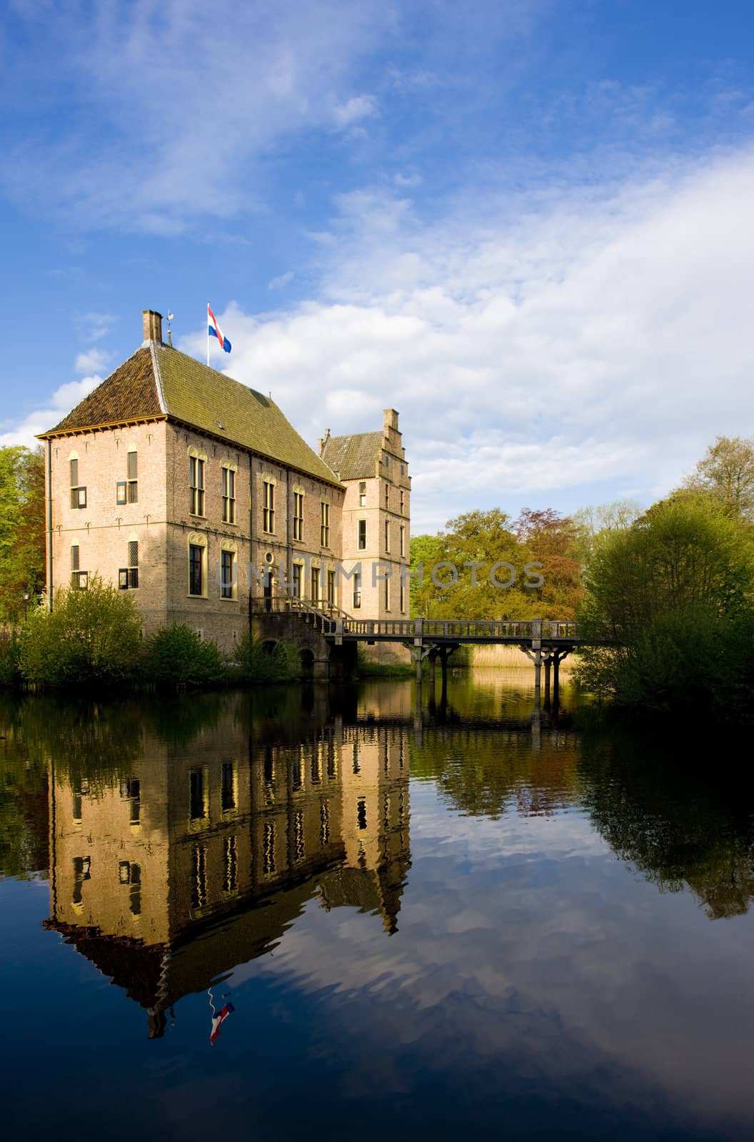 castle in Vorden, Gelderland, Netherlands by phbcz