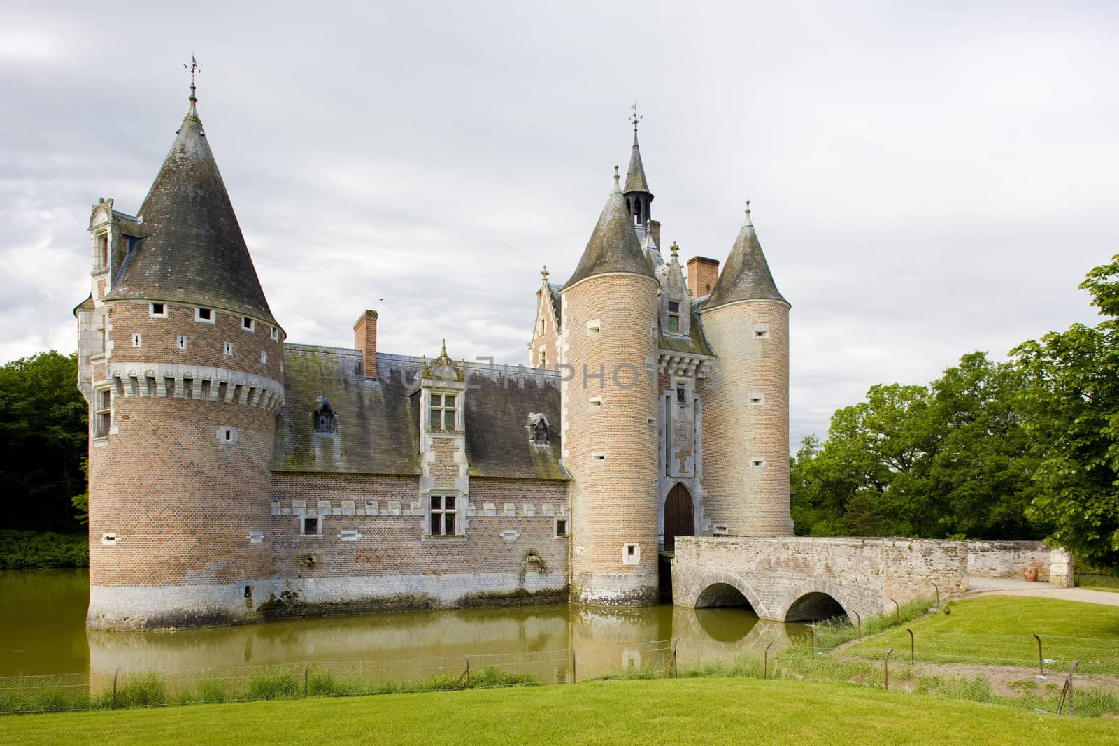 Chateau du Moulin, Lassay-sur-Croisne, Centre, France by phbcz