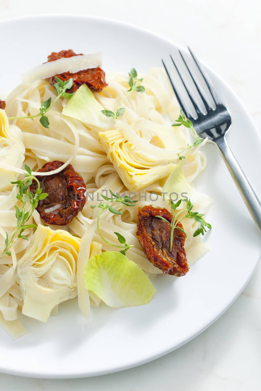 pasta with dried tomatoes and artichokes by phbcz