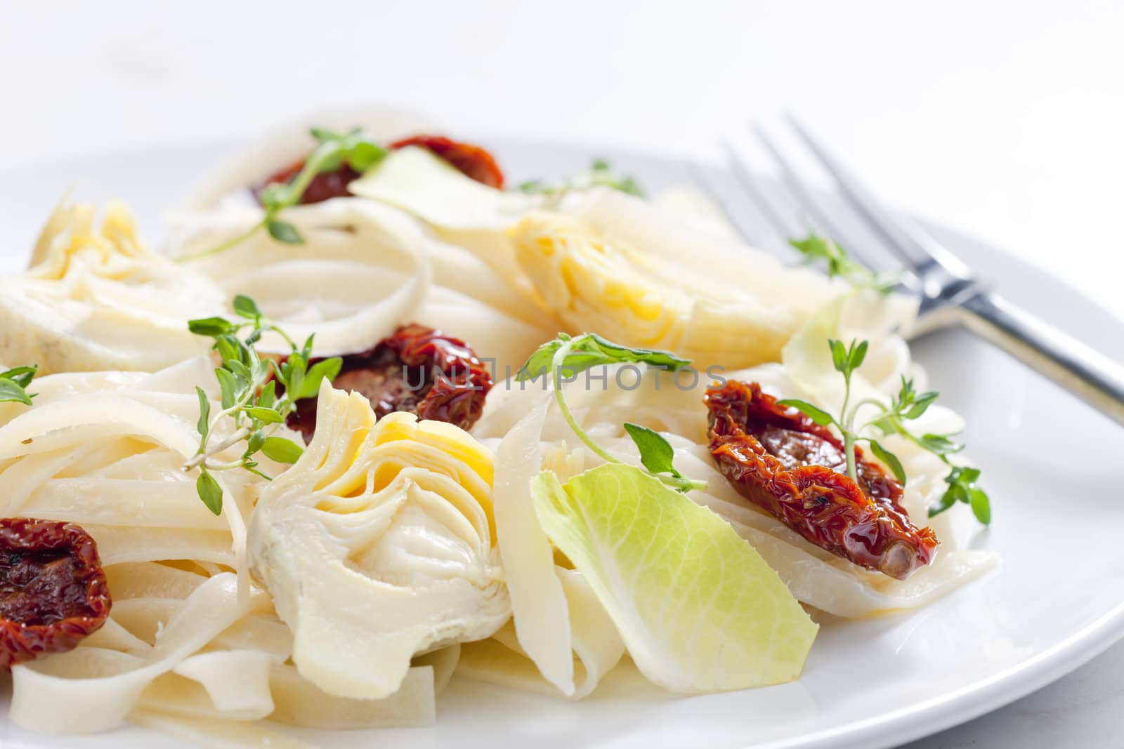 pasta with dried tomatoes and artichokes by phbcz