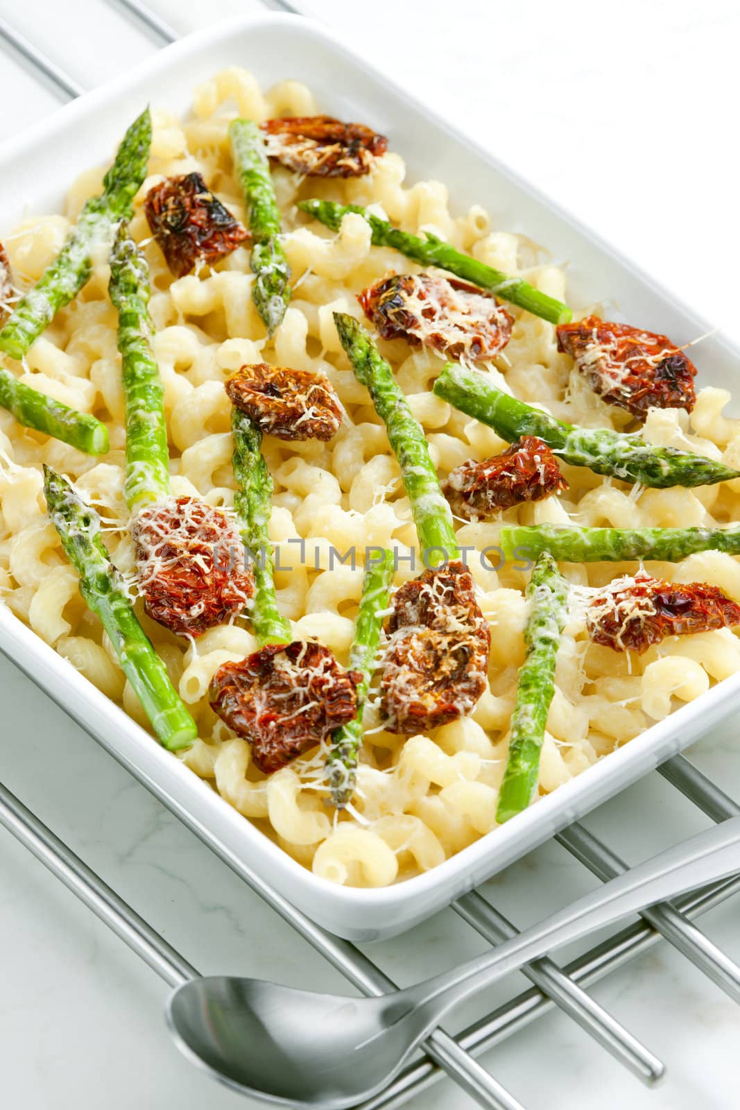 pasta baked with dried tomatoes, asparagus and pecorino cheese by phbcz