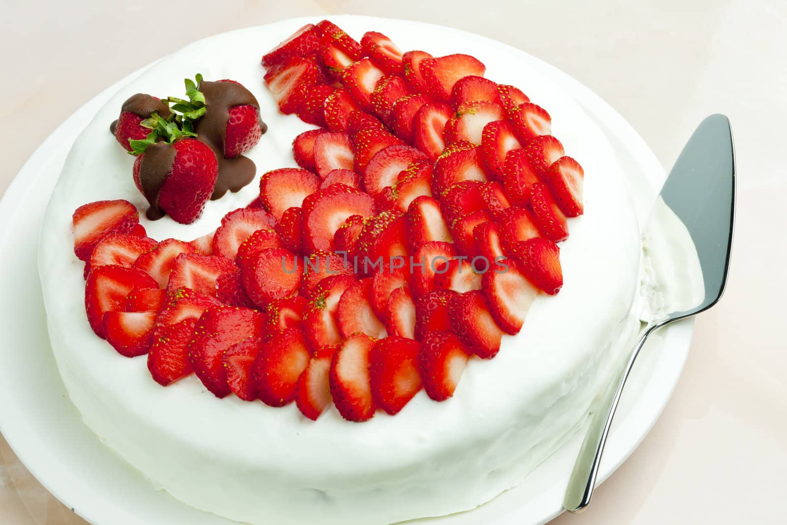 light yogurt cake with strawberries by phbcz