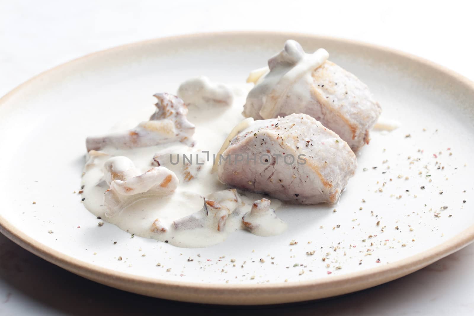 pork tenderloin with mushrooms and creamy sauce by phbcz