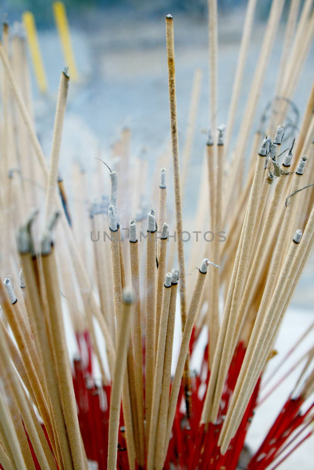 Incense furnace with smoking joss stick