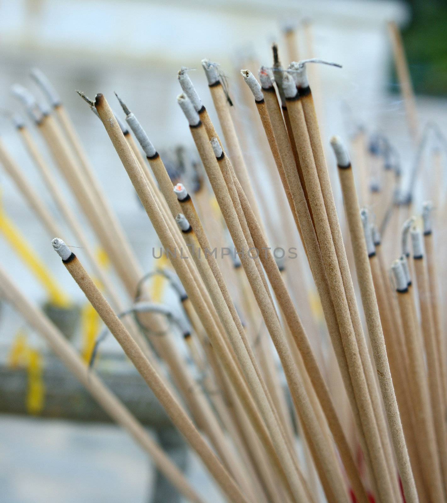 Incense furnace with smoking joss stick