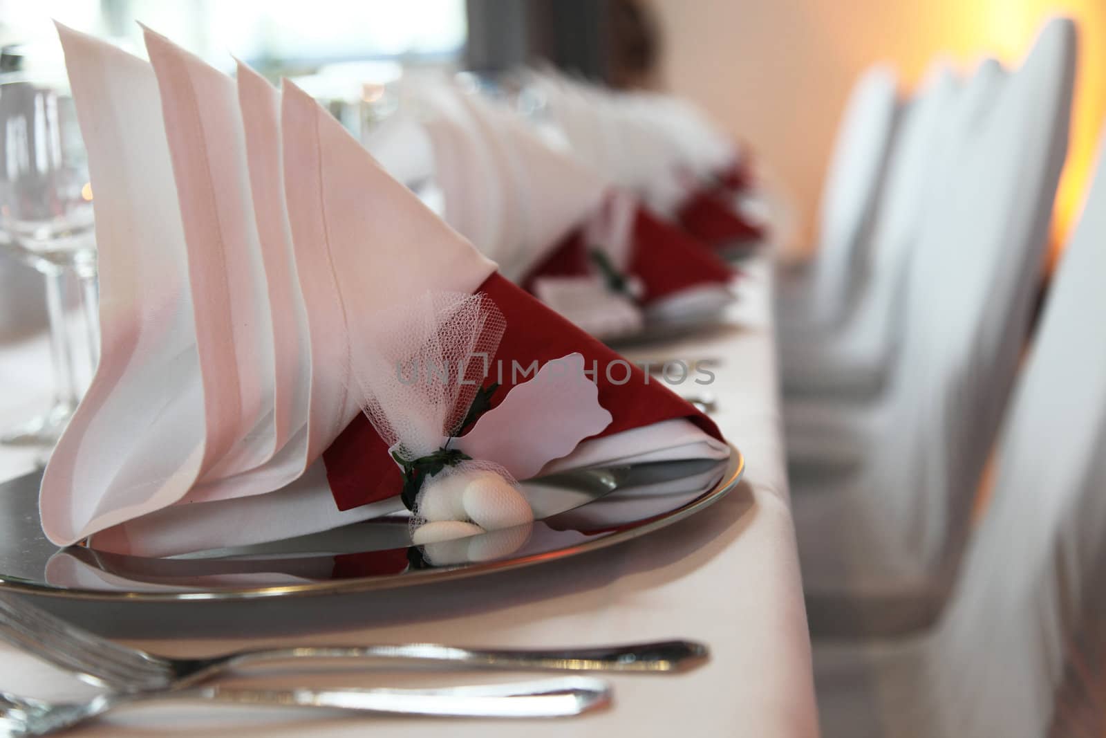 Close-up - exclusive table decoration in red