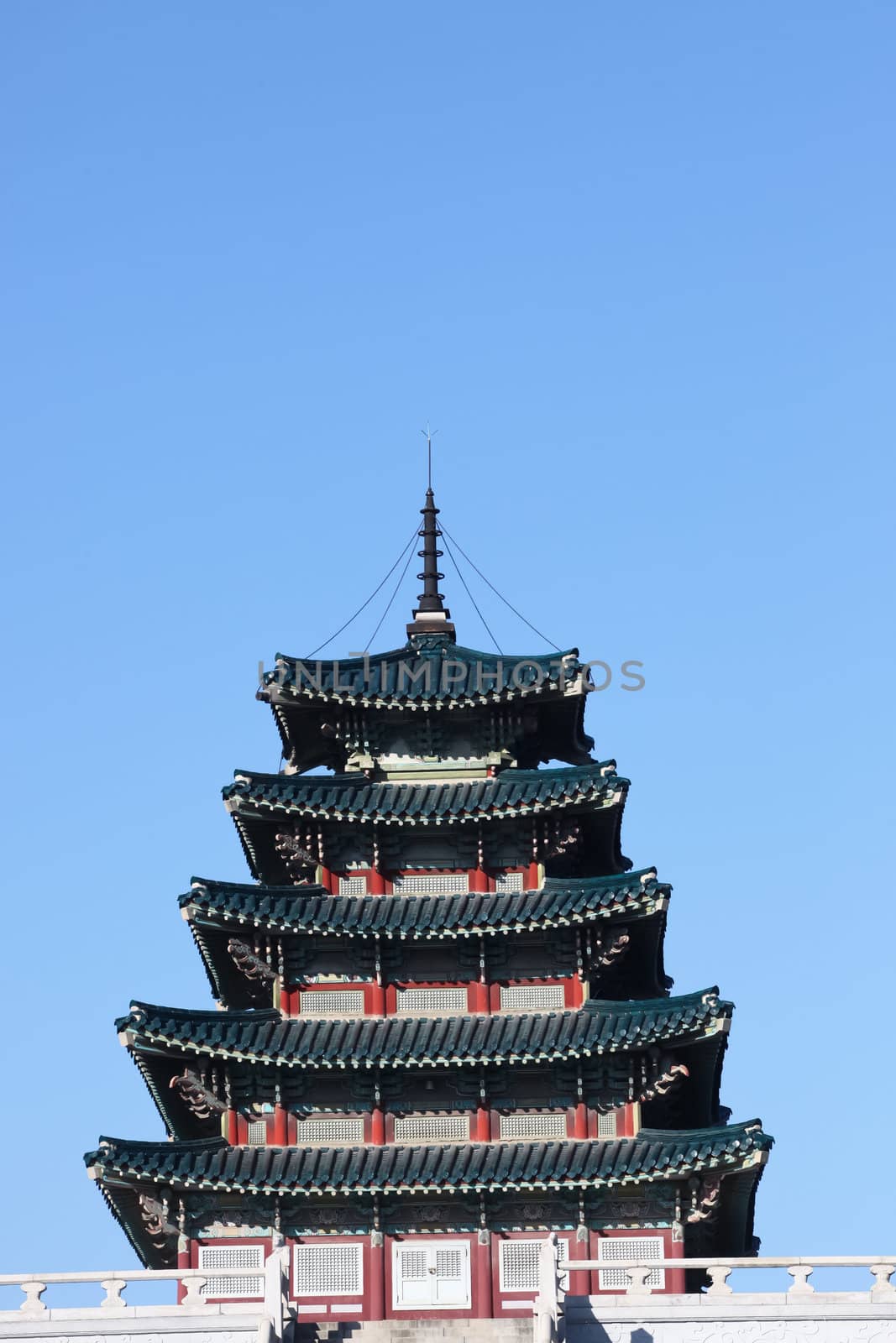 ancient palace in south korea by Suriyaphoto