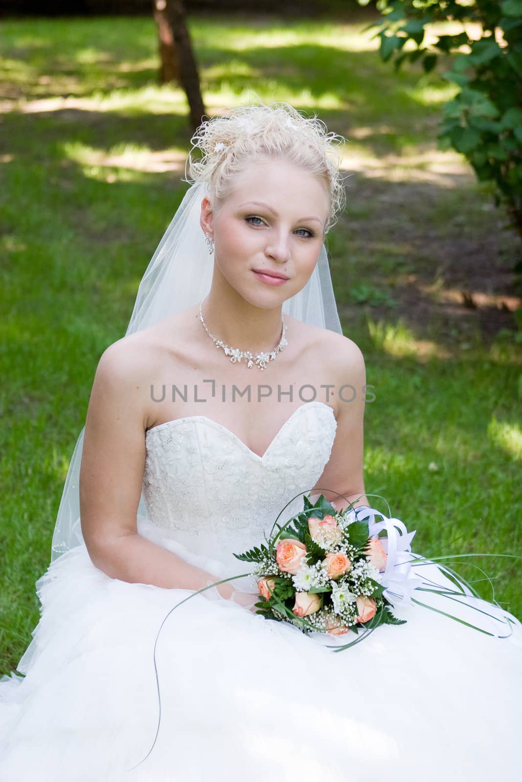 a bride with a flower bouquet by vsurkov