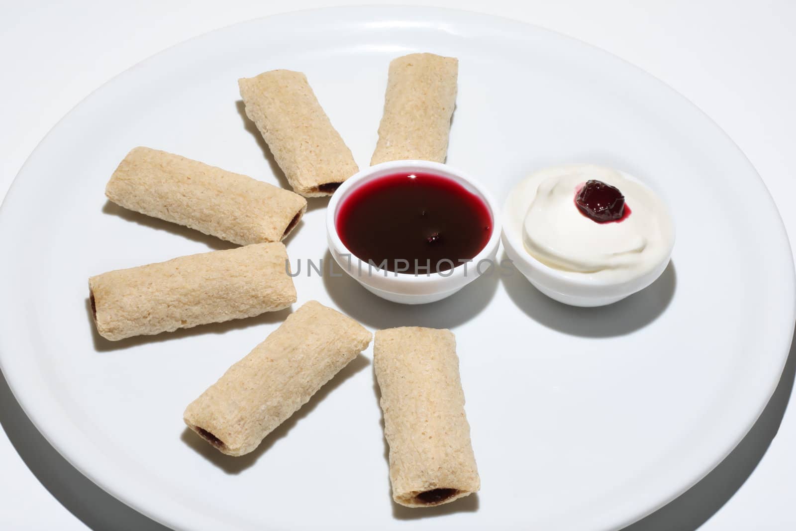 Dipping dessert not isolated by Dven