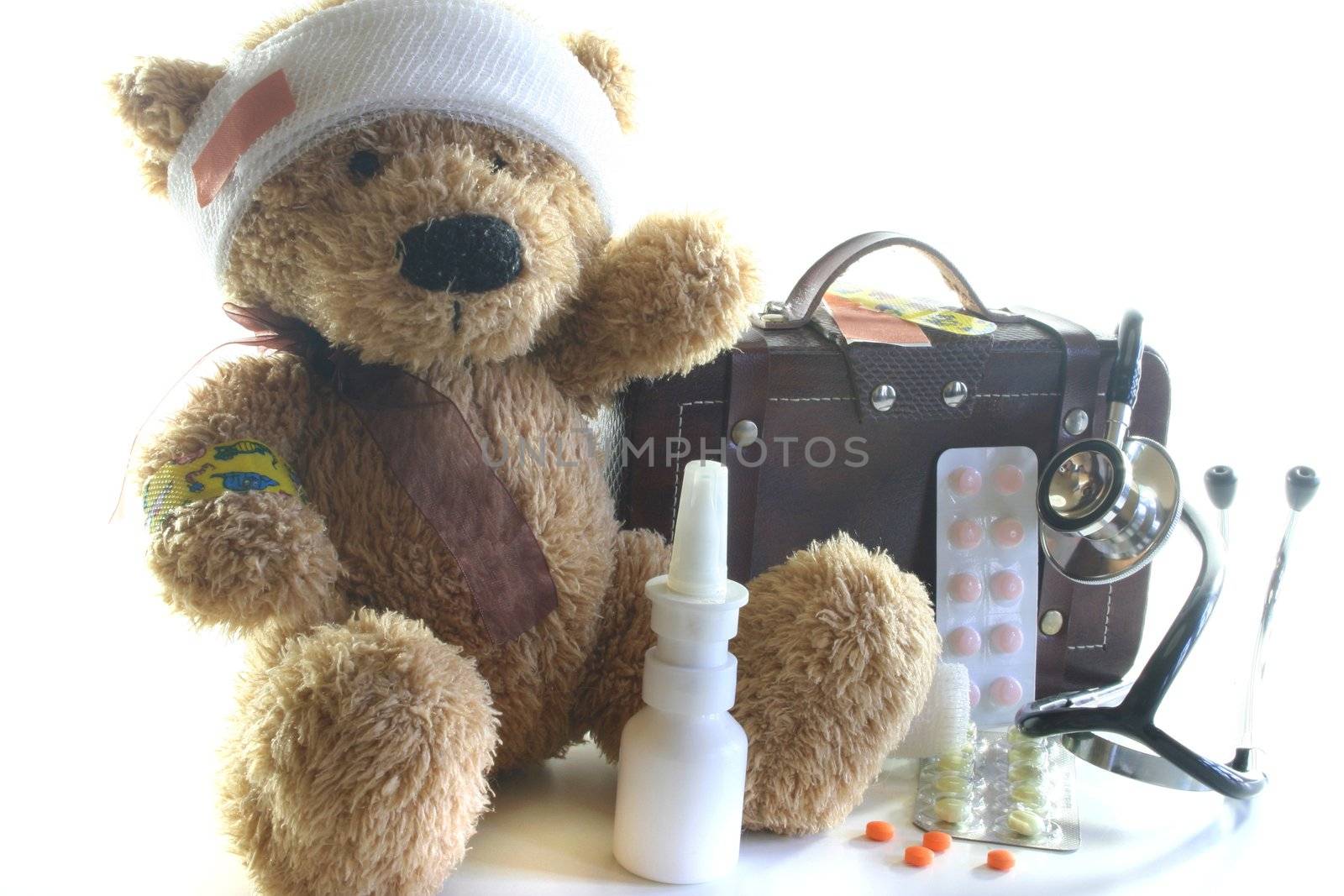 Kids first aid kit with Teddy, Bags, Stethoscope and medicines