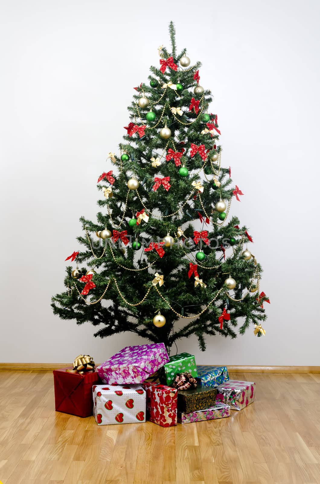 Christmas tree with gifts