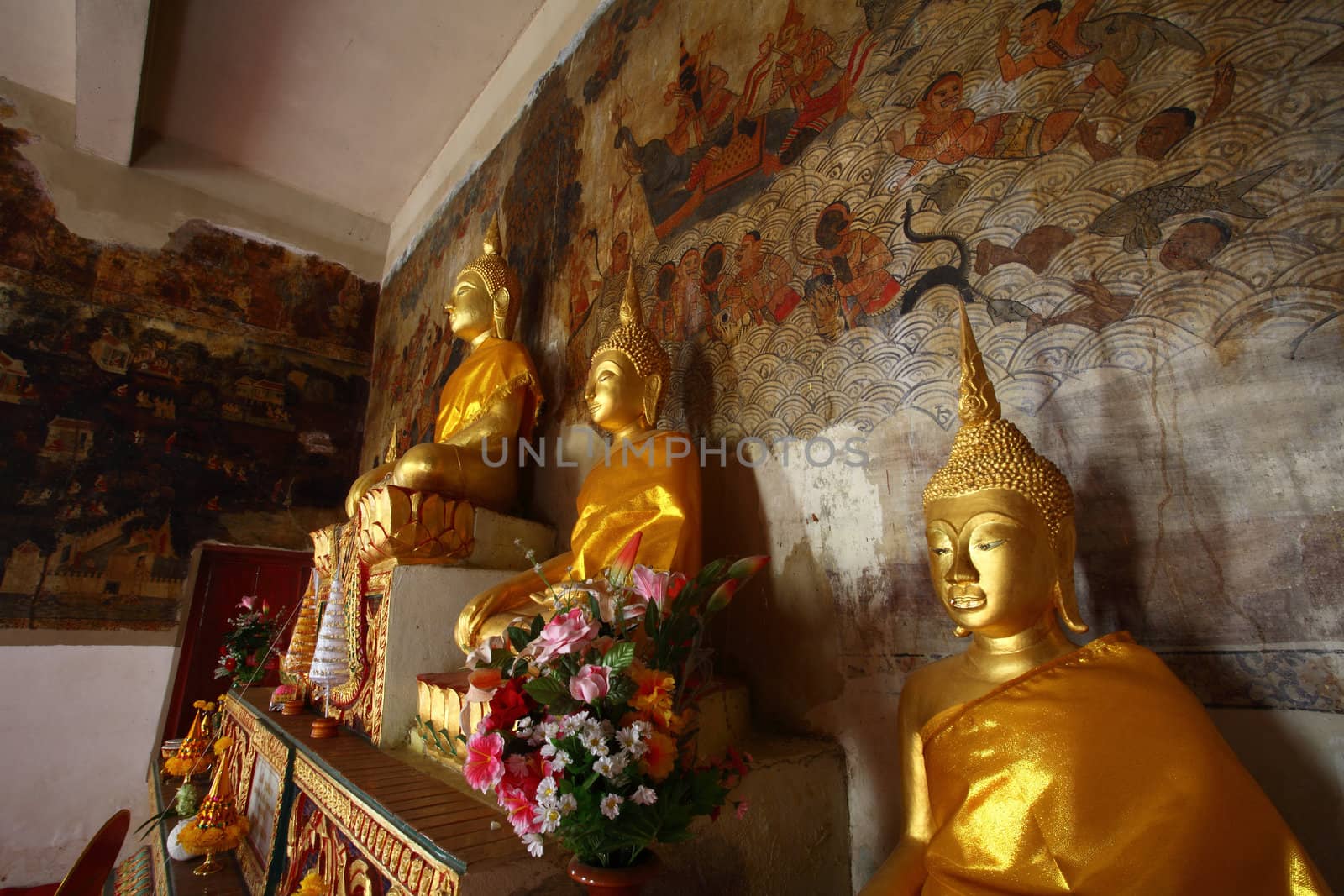 Golden Buddhas at Uthaithani Province, Thailand 