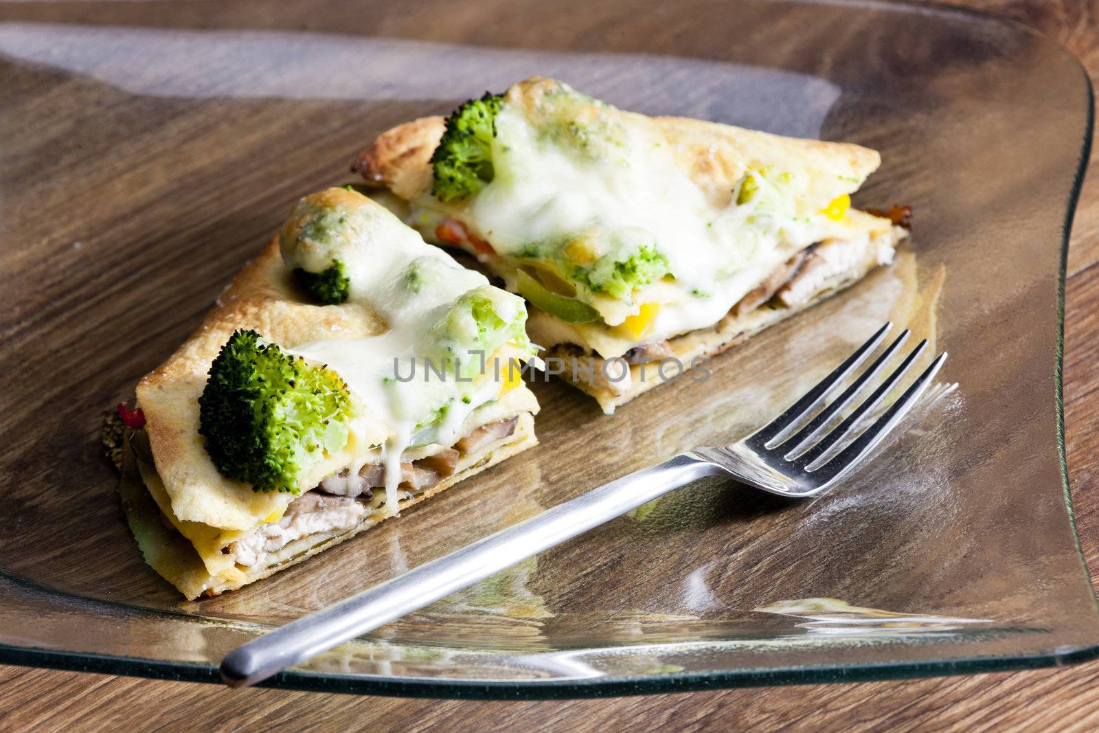 quesadilla with broccoli and chicken meat