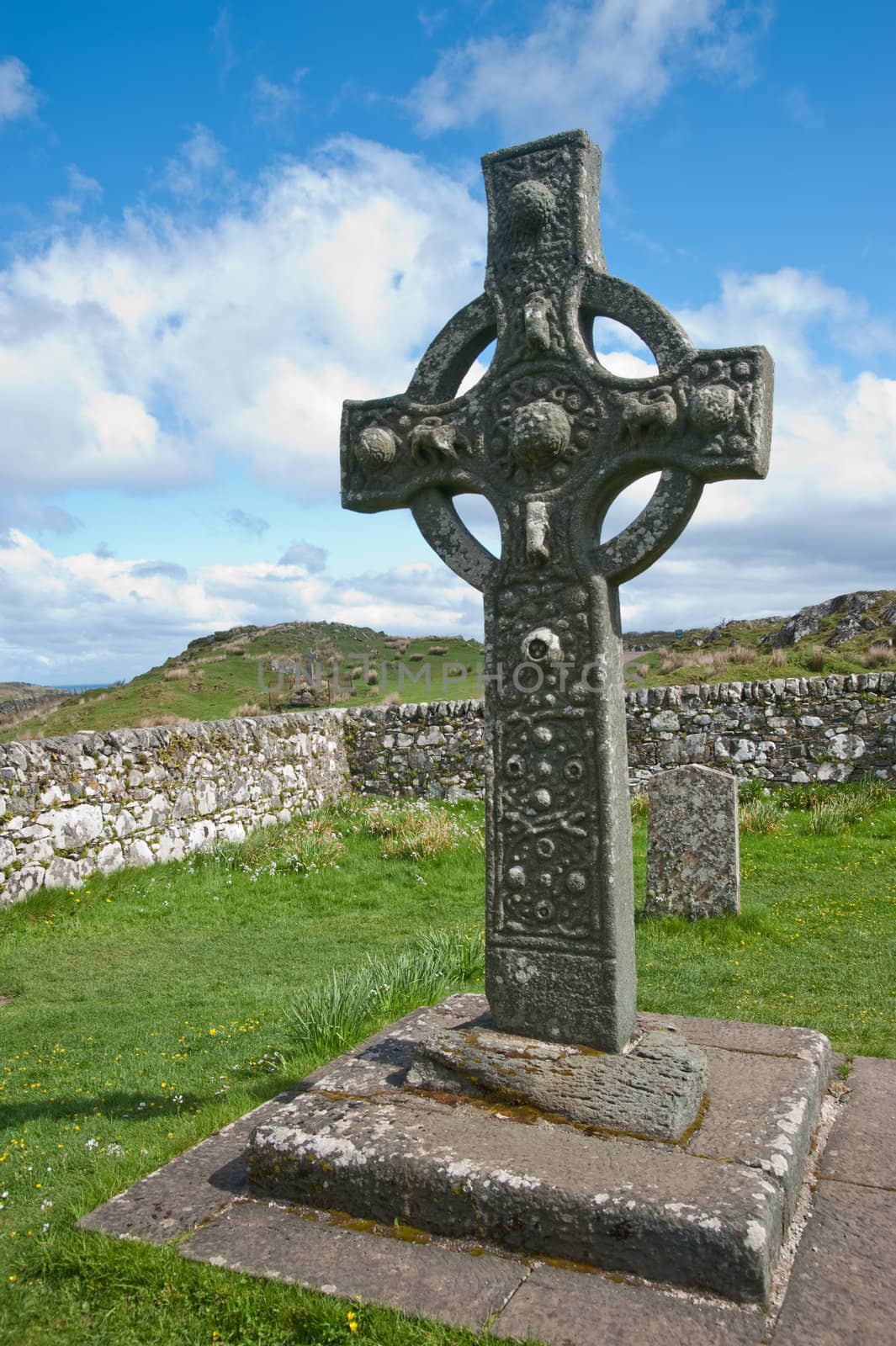 Kildalton cross and parish churchyard