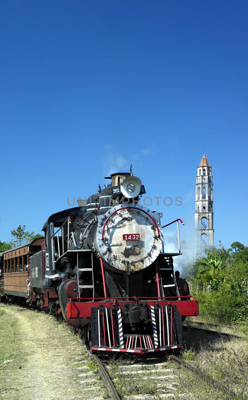 tourist train Valle de Los Ingenios, Manaca Iznaga, Sancti Spiri by phbcz