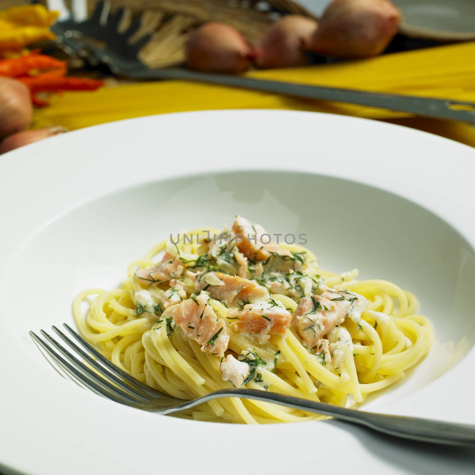 spaghetti with smoked salmon and dill
