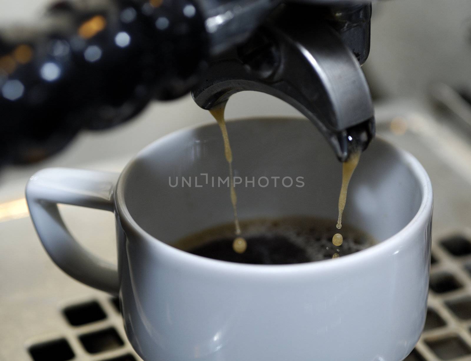 machine filling a big coffee cup