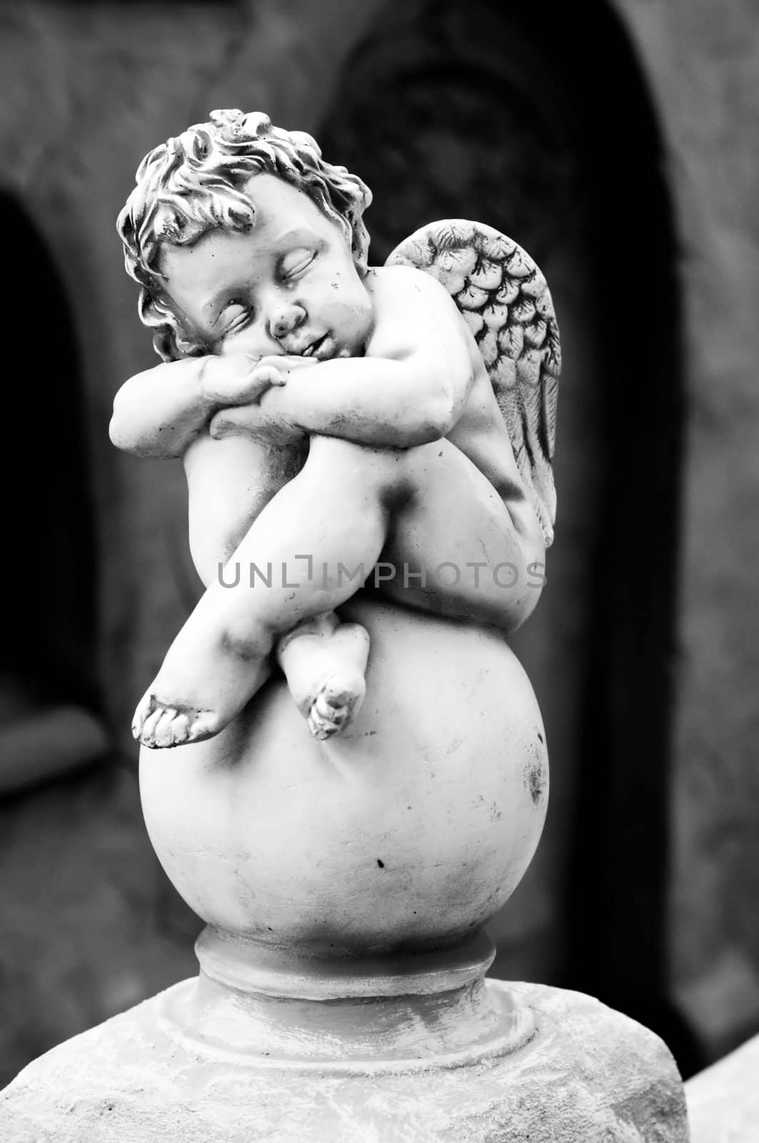 An angel statue by alena0509