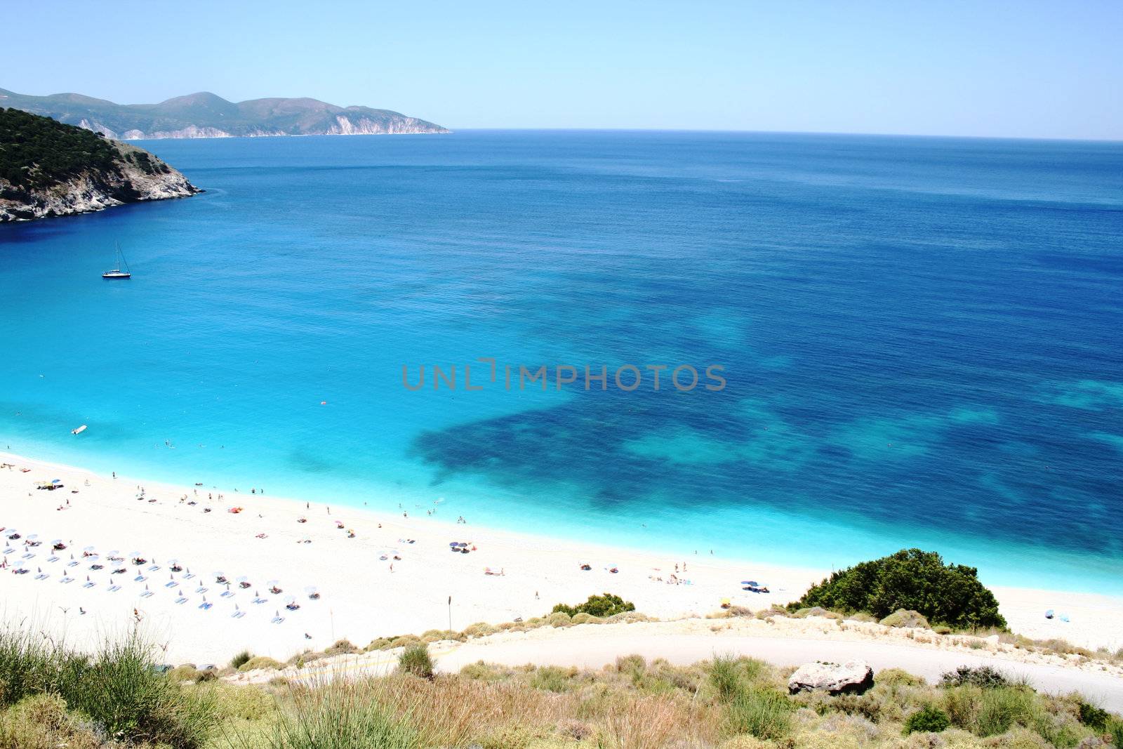 Beach background by adrianocastelli