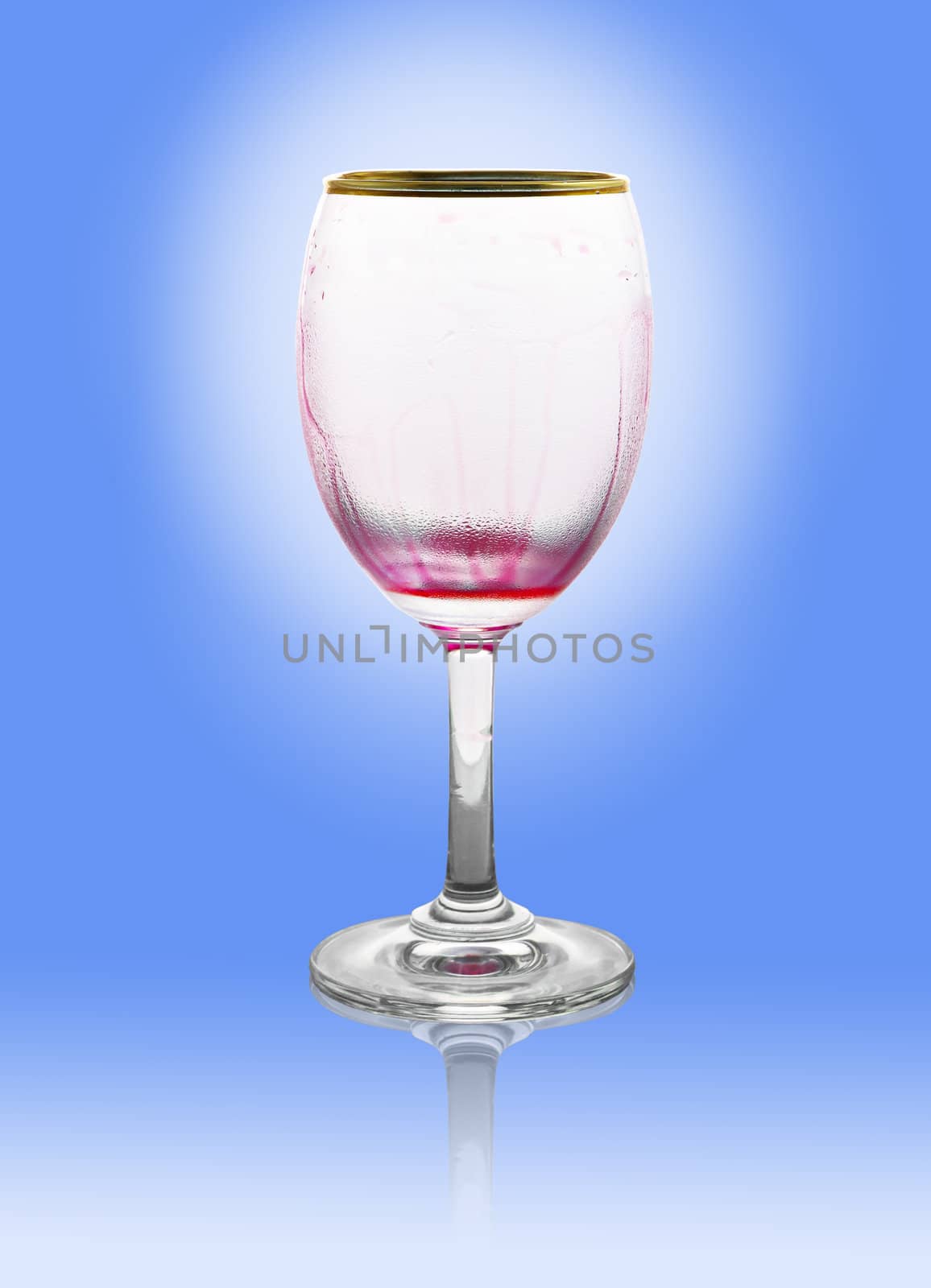 Glass of red wine by stoonn