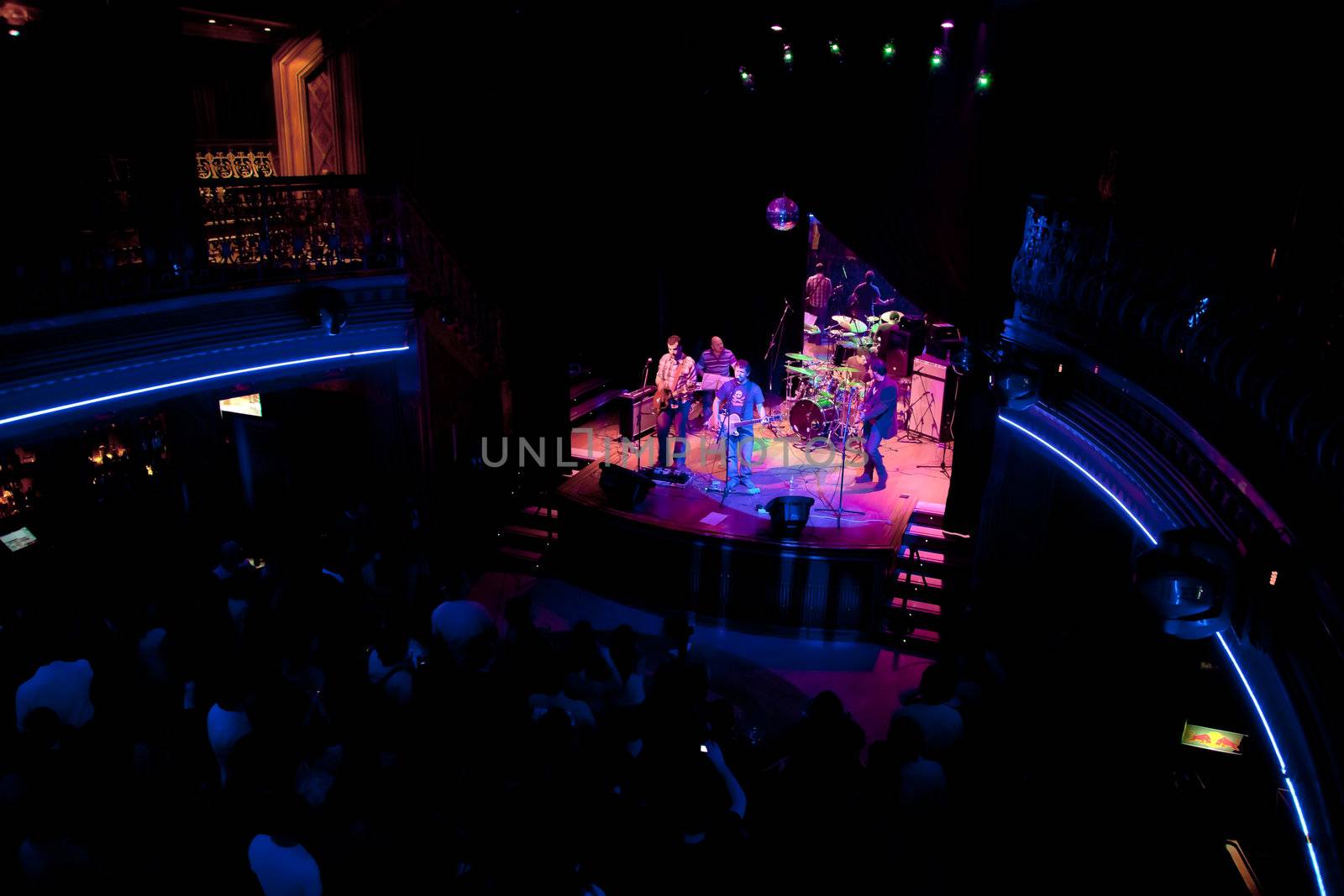 EL PUERTO DE SANTA MARIA, SPAIN - APR 24: Concert of the group of Indie Pop, Champagne on Apr 24, 2009, on the discotheque Mucho Teatro on El Puerto de Santa Maria, Cadiz, Spain