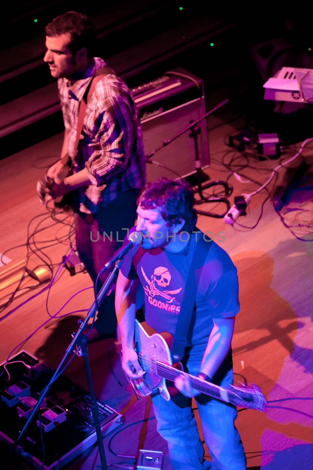 EL PUERTO DE SANTA MARIA, SPAIN - APR 24: Concert of the group of Indie Pop, Champagne on Apr 24, 2009, on the discotheque Mucho Teatro on El Puerto de Santa Maria, Cadiz, Spain