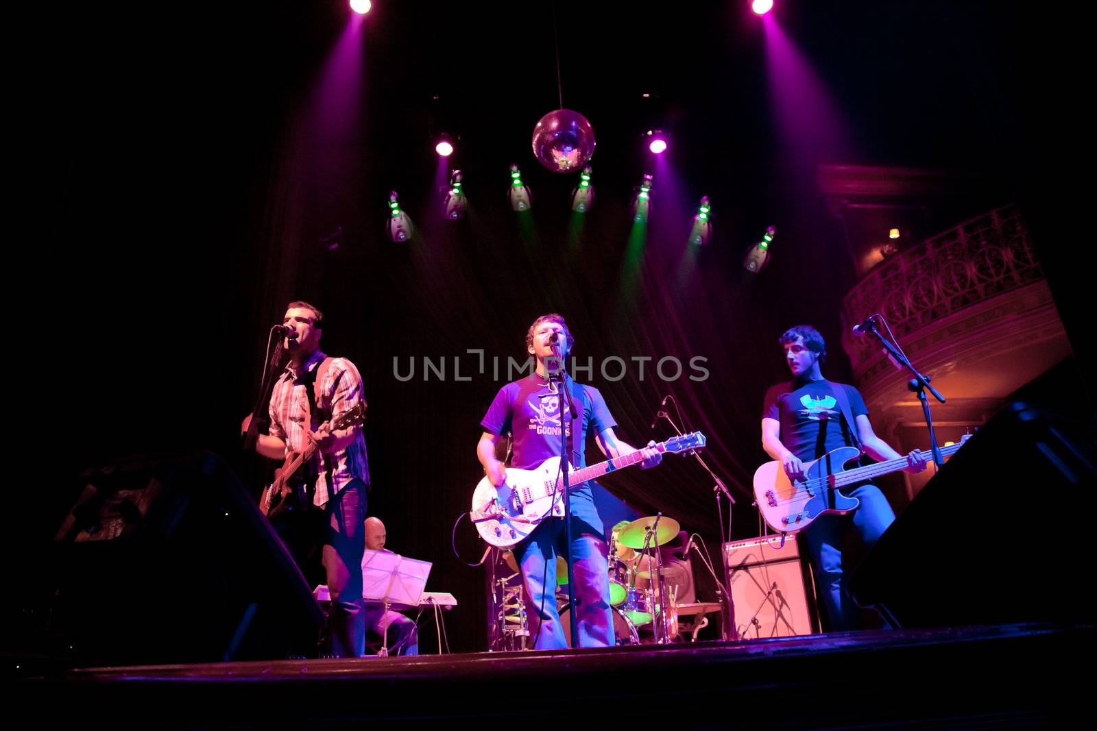 EL PUERTO DE SANTA MARIA, SPAIN - APR 24: Concert of the group of Indie Pop, Champagne on Apr 24, 2009, on the discotheque Mucho Teatro on El Puerto de Santa Maria, Cadiz, Spain