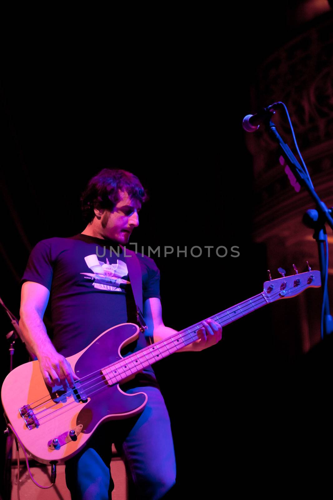EL PUERTO DE SANTA MARIA, SPAIN - APR 24: Concert of the group of Indie Pop, Champagne on Apr 24, 2009, on the discotheque Mucho Teatro on El Puerto de Santa Maria, Cadiz, Spain