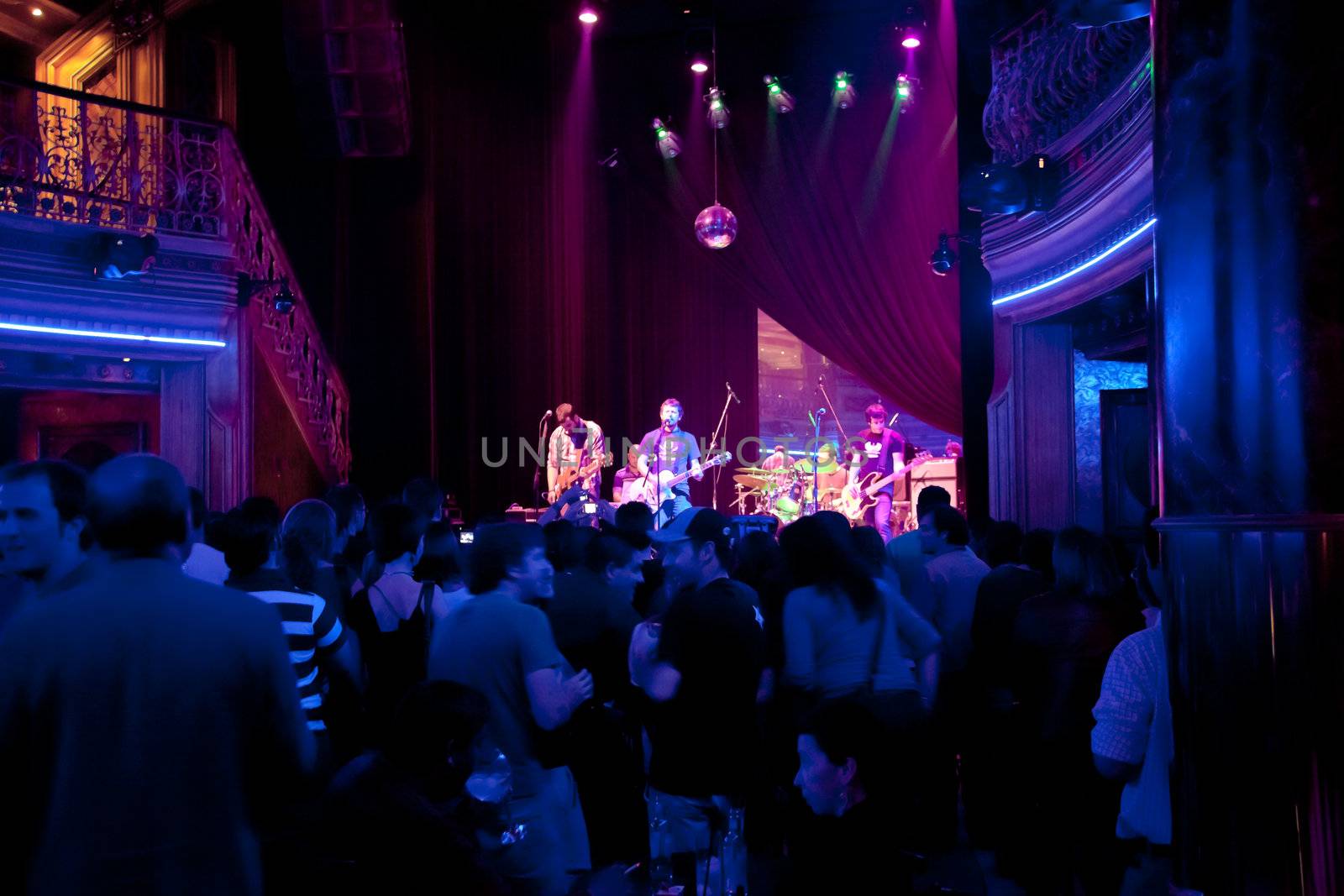 EL PUERTO DE SANTA MARIA, SPAIN - APR 24: Concert of the group of Indie Pop, Champagne on Apr 24, 2009, on the discotheque Mucho Teatro on El Puerto de Santa Maria, Cadiz, Spain