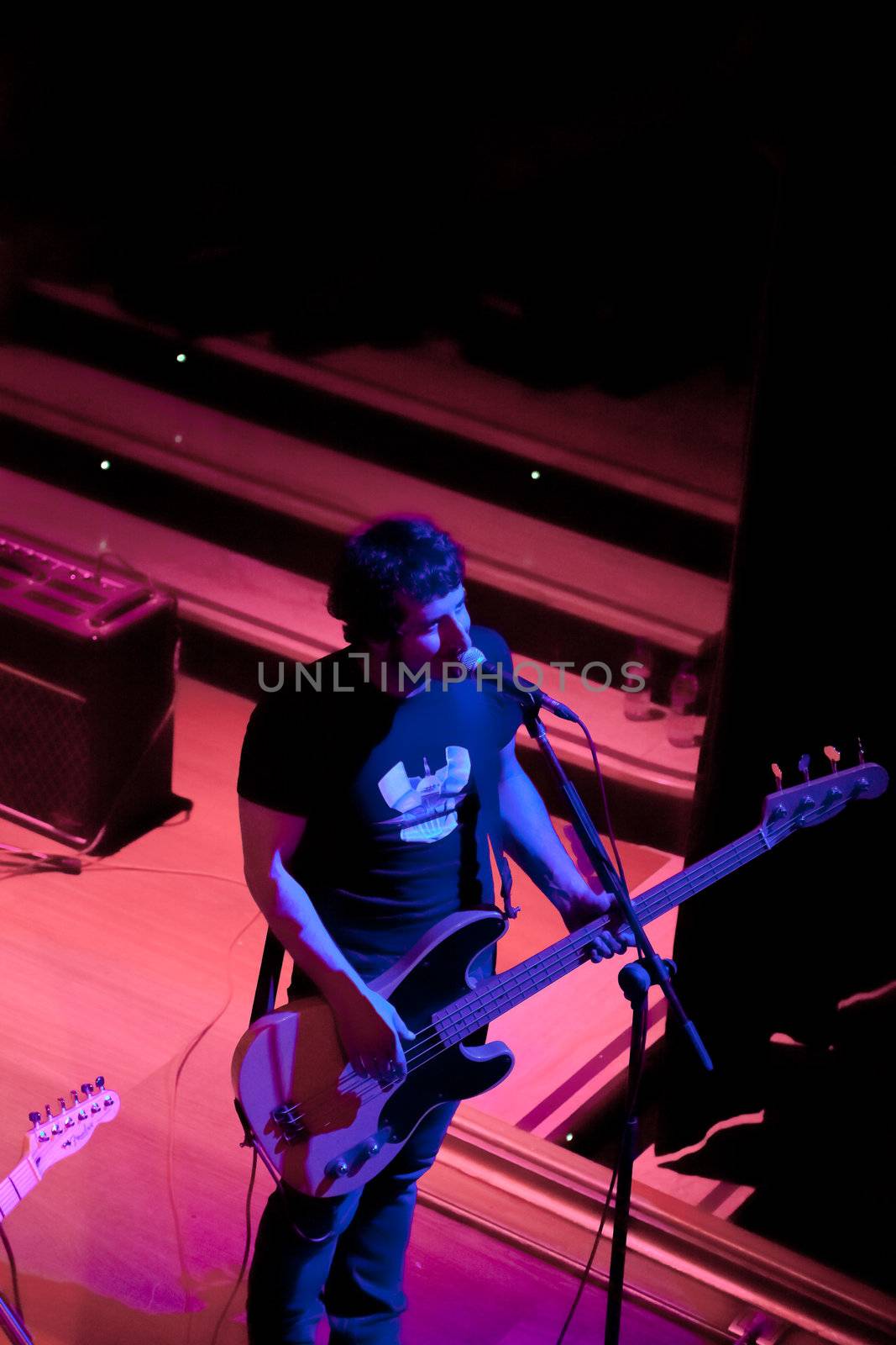 EL PUERTO DE SANTA MARIA, SPAIN - APR 24: Concert of the group of Indie Pop, Champagne on Apr 24, 2009, on the discotheque Mucho Teatro on El Puerto de Santa Maria, Cadiz, Spain