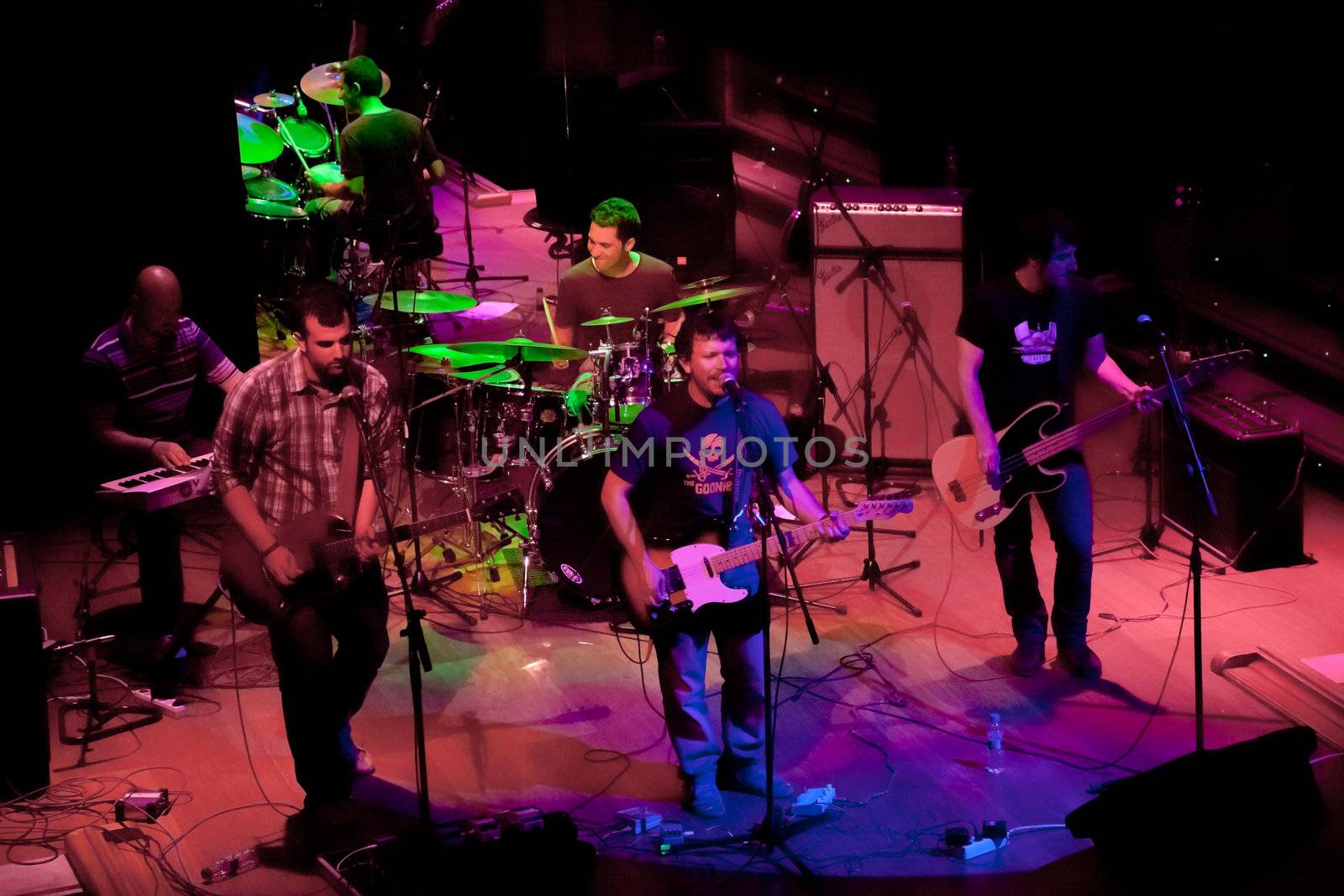 EL PUERTO DE SANTA MARIA, SPAIN - APR 24: Concert of the group of Indie Pop, Champagne on Apr 24, 2009, on the discotheque Mucho Teatro on El Puerto de Santa Maria, Cadiz, Spain