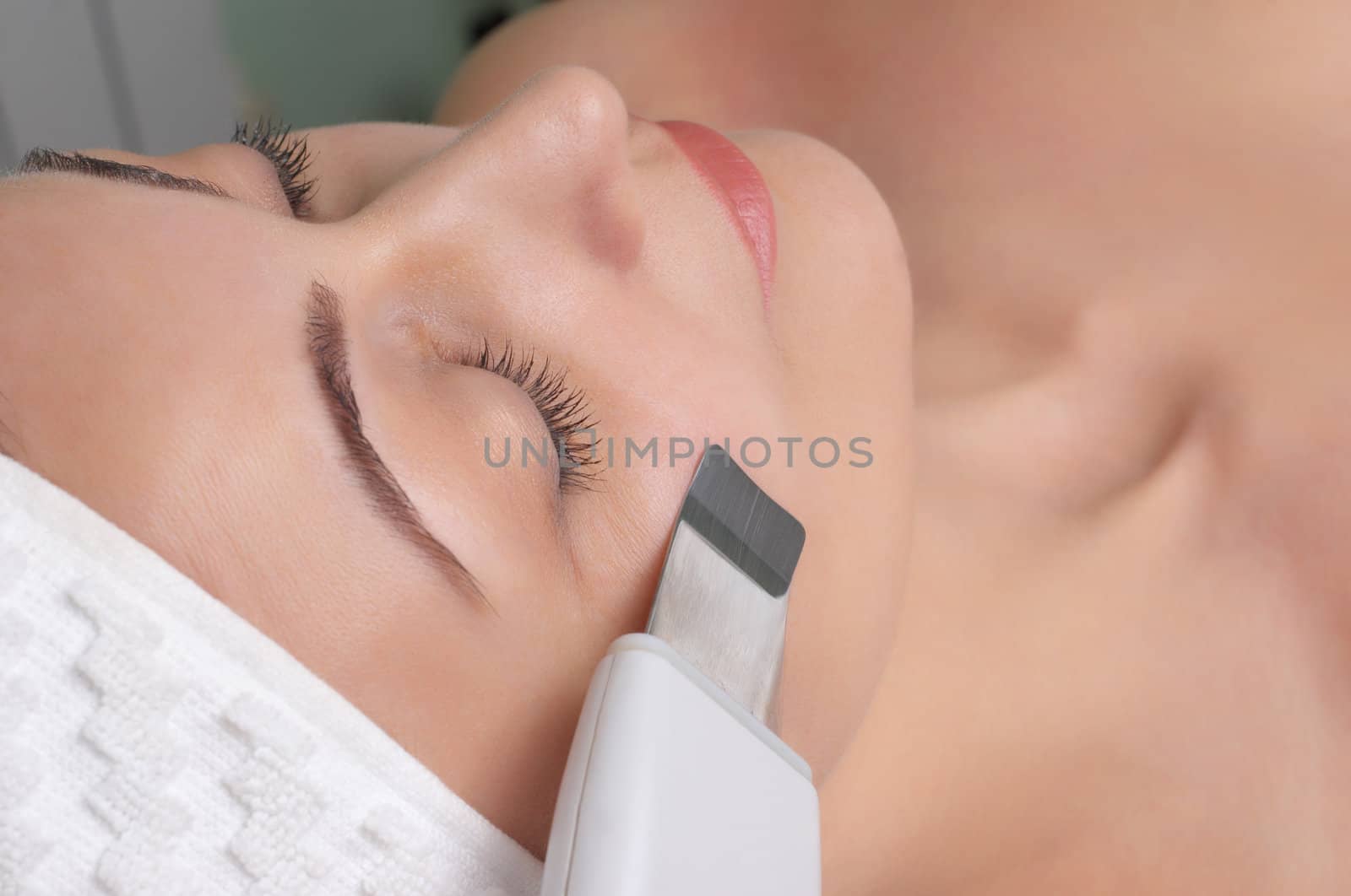 woman getting ultrasound skin cleaning at beauty salon