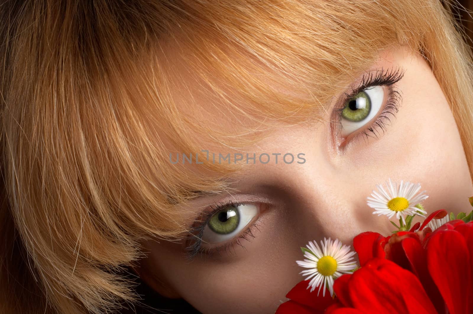 green eyes and flowers by starush