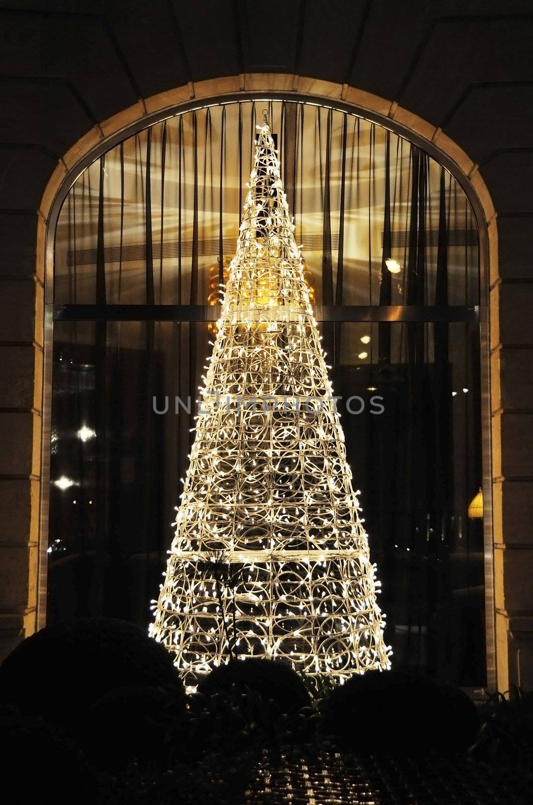 Modern Christmas tree by dutourdumonde