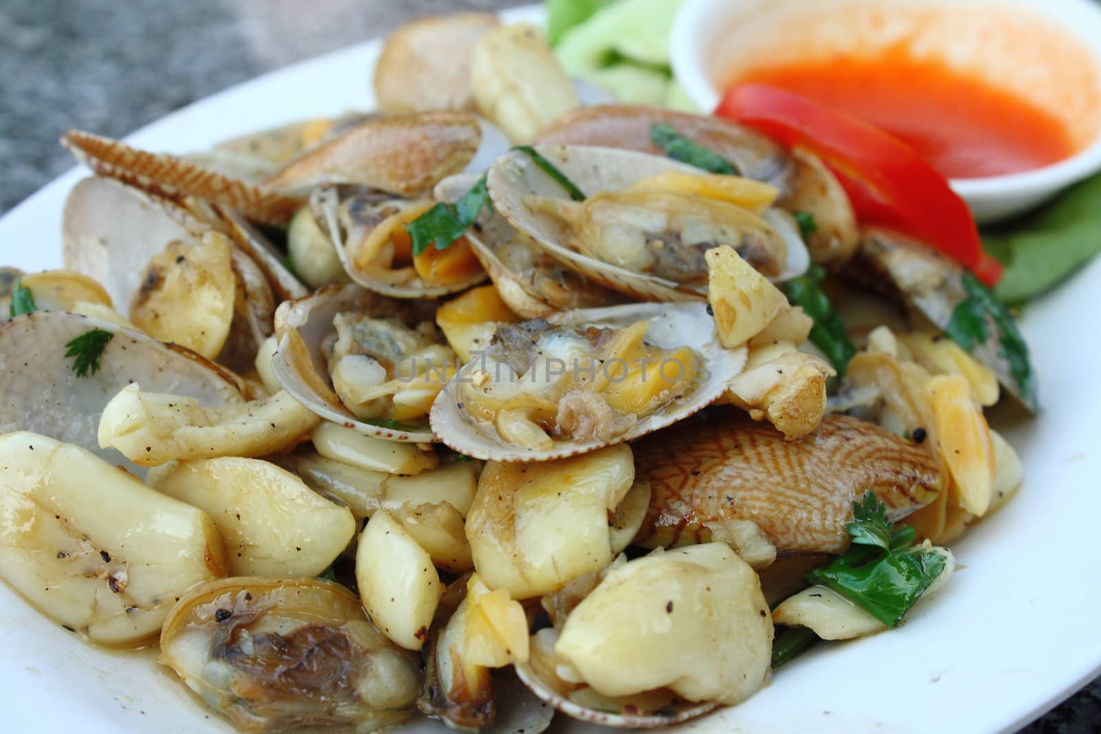 Fried clams with butter and garlic