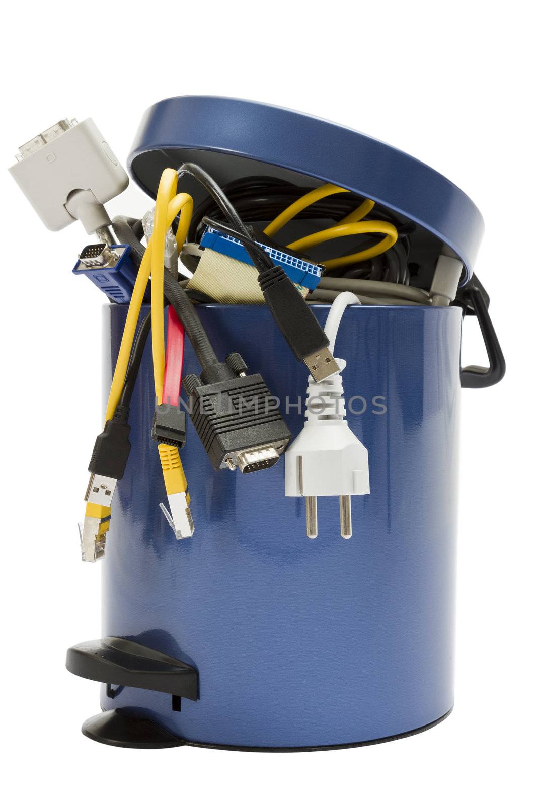 trashcan with electronic waste by gewoldi