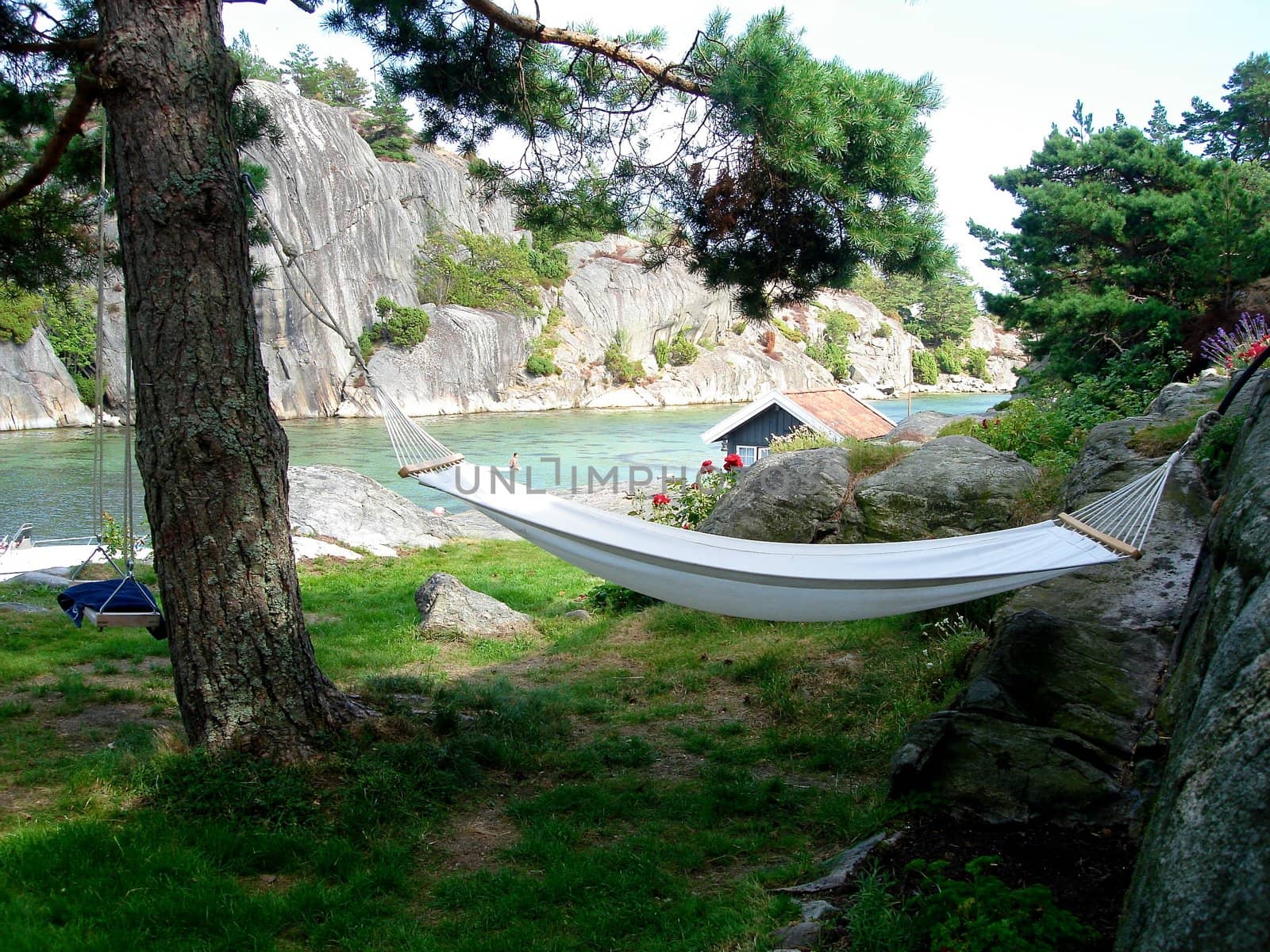 Scandinavian Lifestyle - white hamac in the garden by Bildehagen