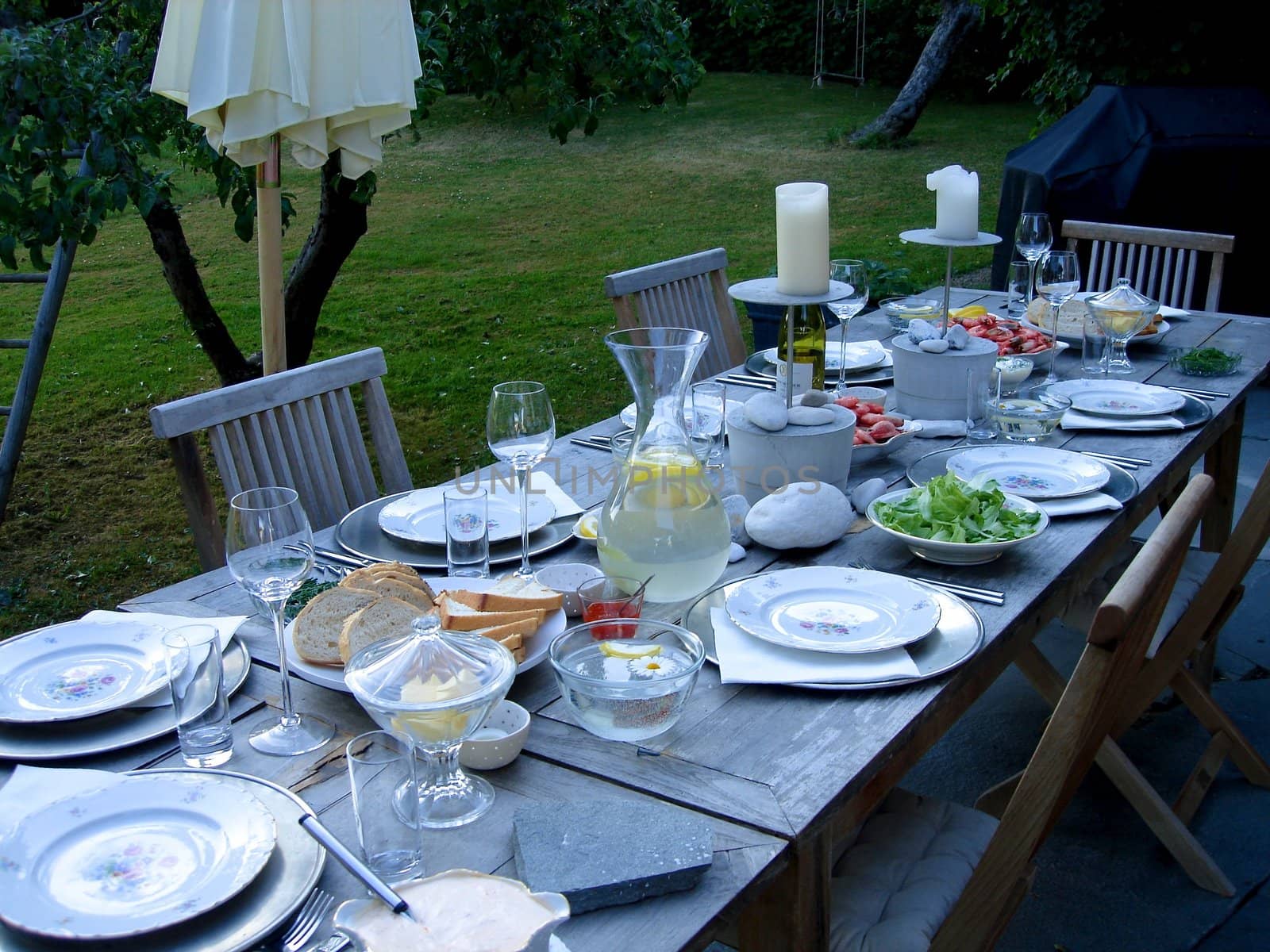 Scandinavian Lifestyle - dinner outdoor by Bildehagen