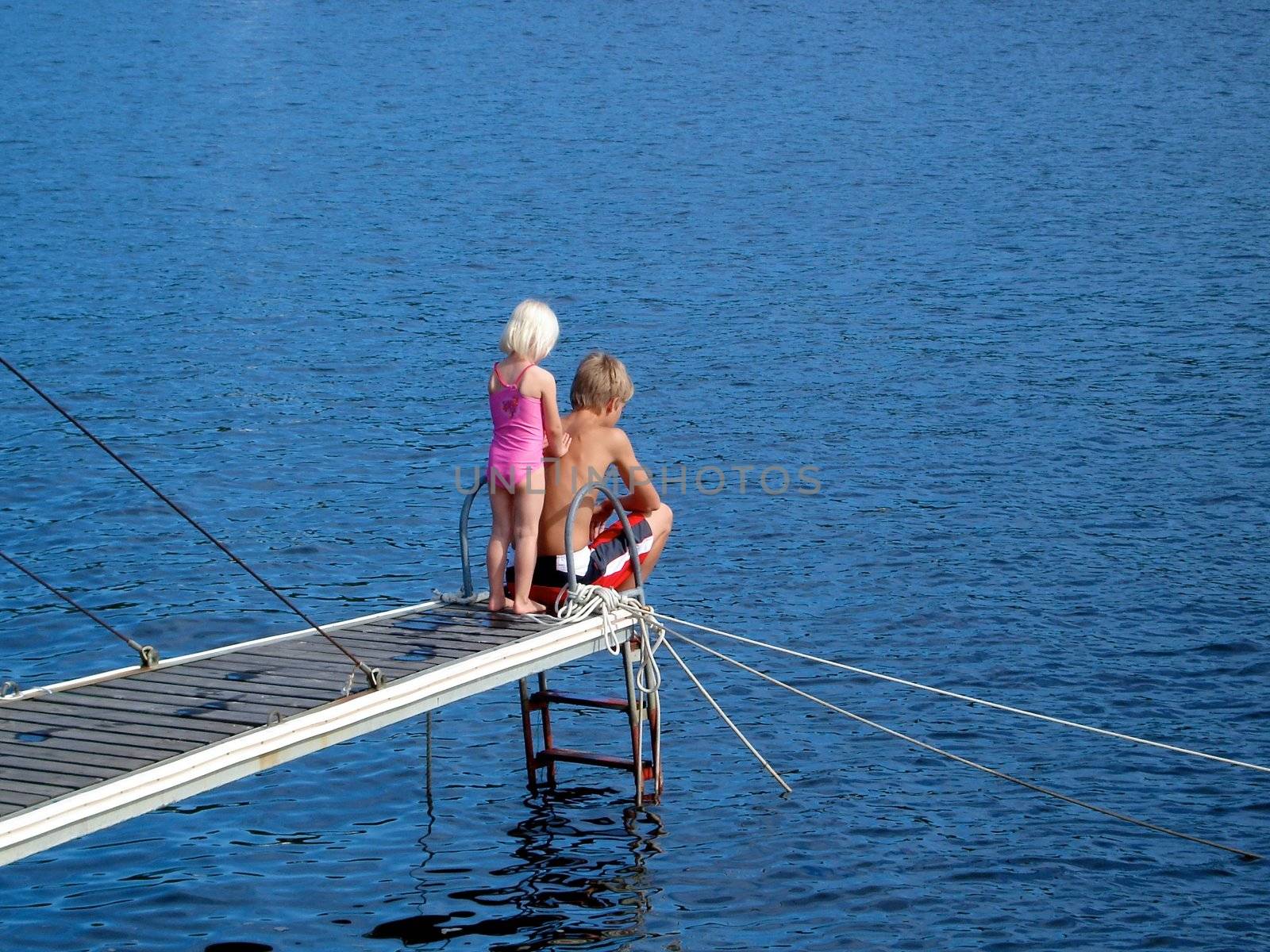 Scandinavian Lifestyle - brother and sister at the seaside by Bildehagen