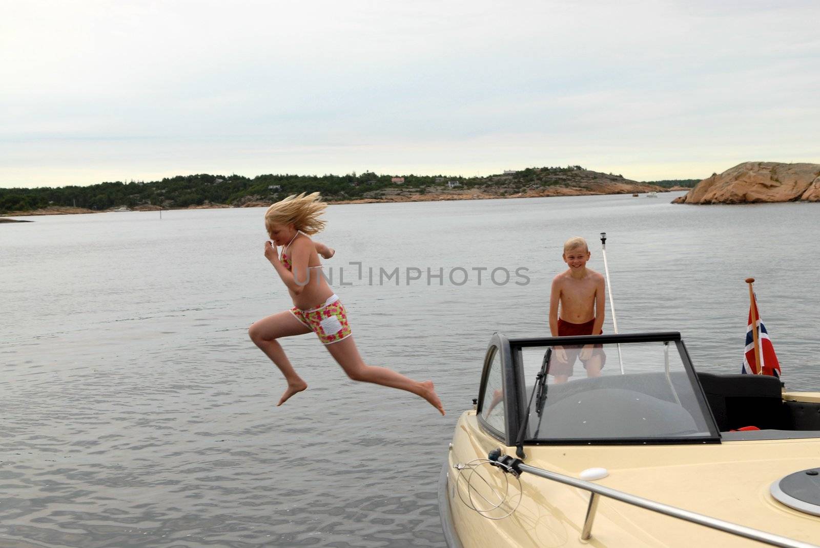 Scandinavian Lifestyle - jump into the sea by Bildehagen