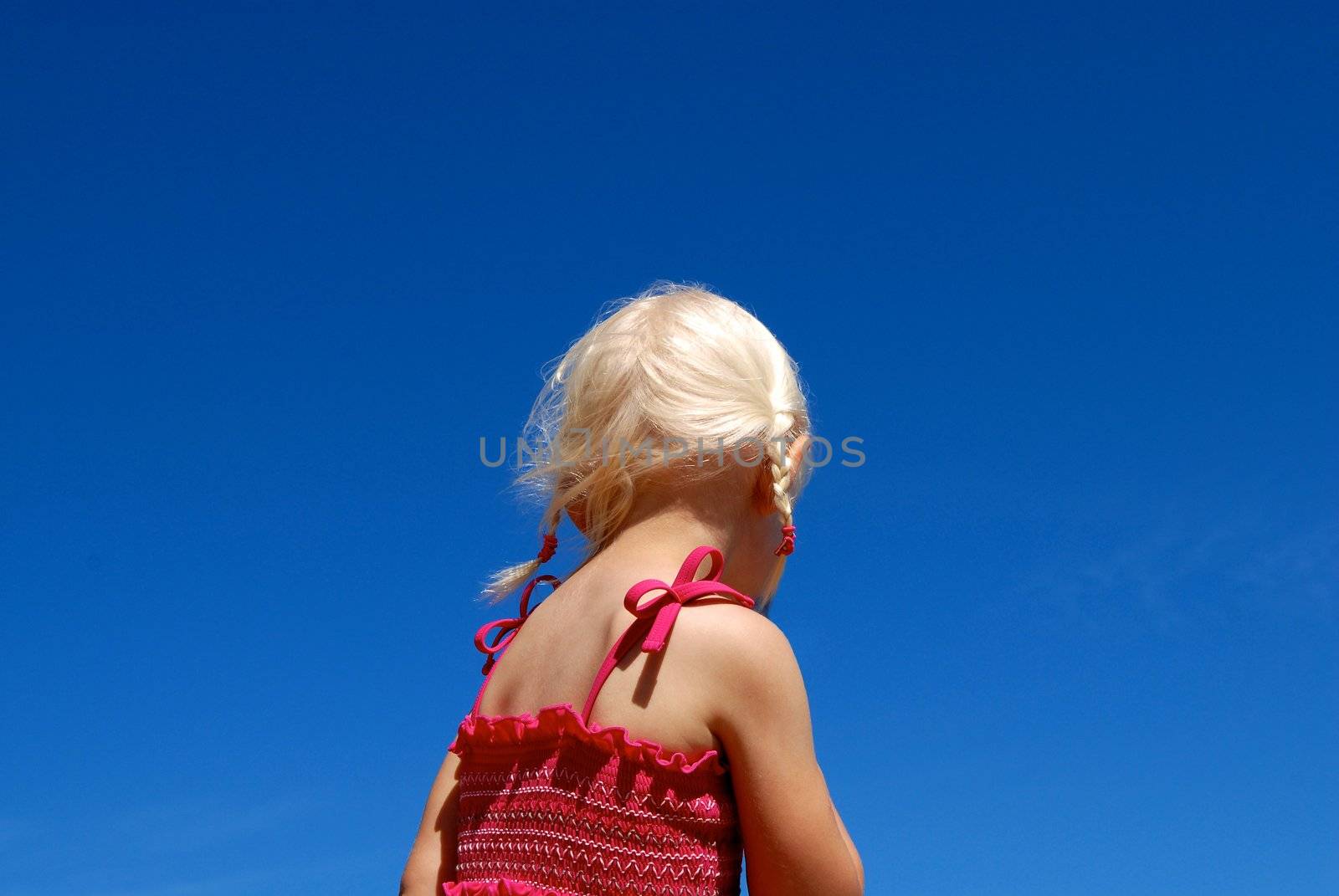 Scandinavian Lifestyle - girl's back against blue sky by Bildehagen
