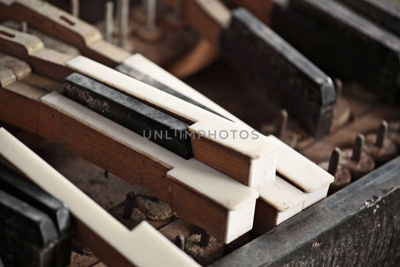 Broken piano keys