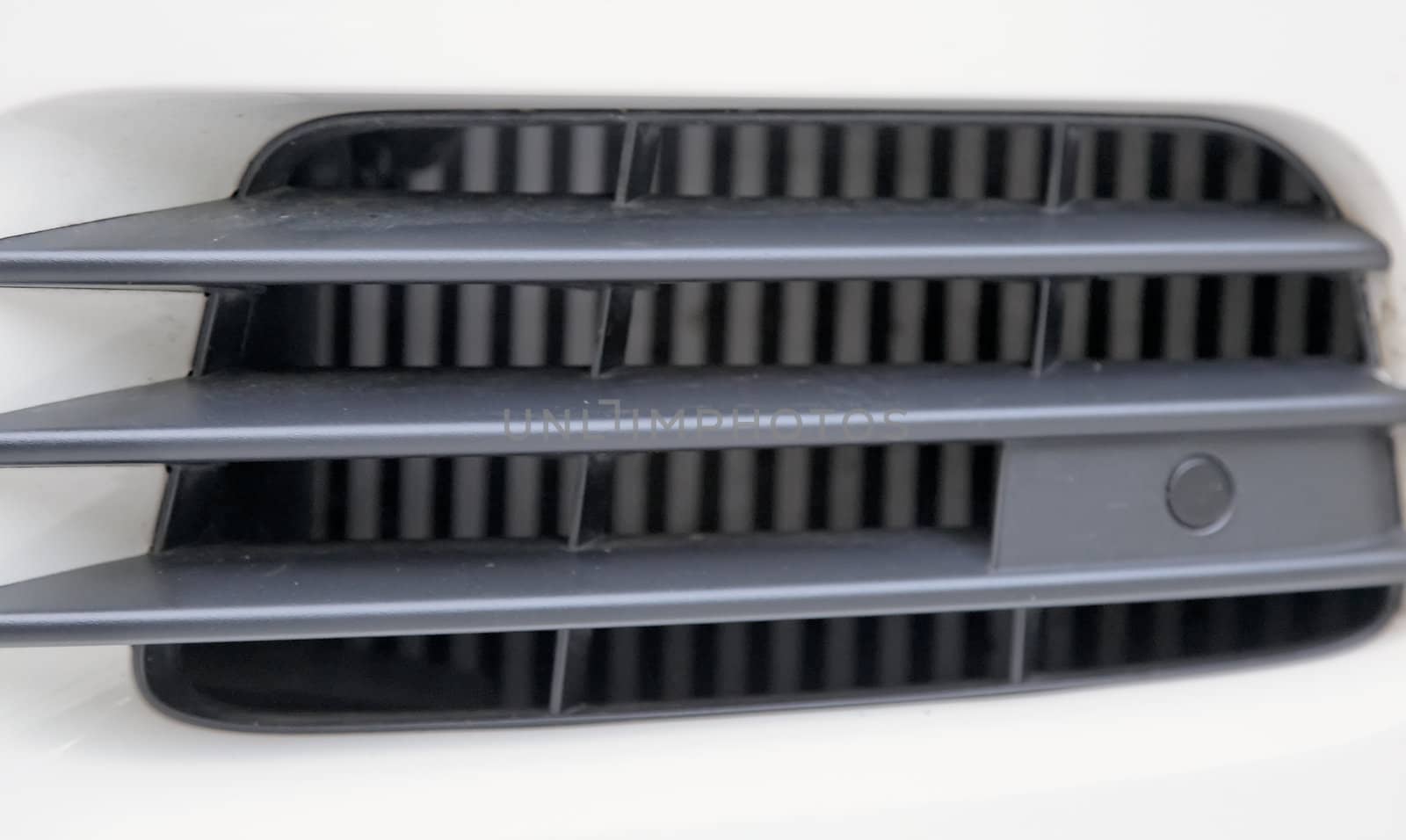 horizontal, landscape automobile grill