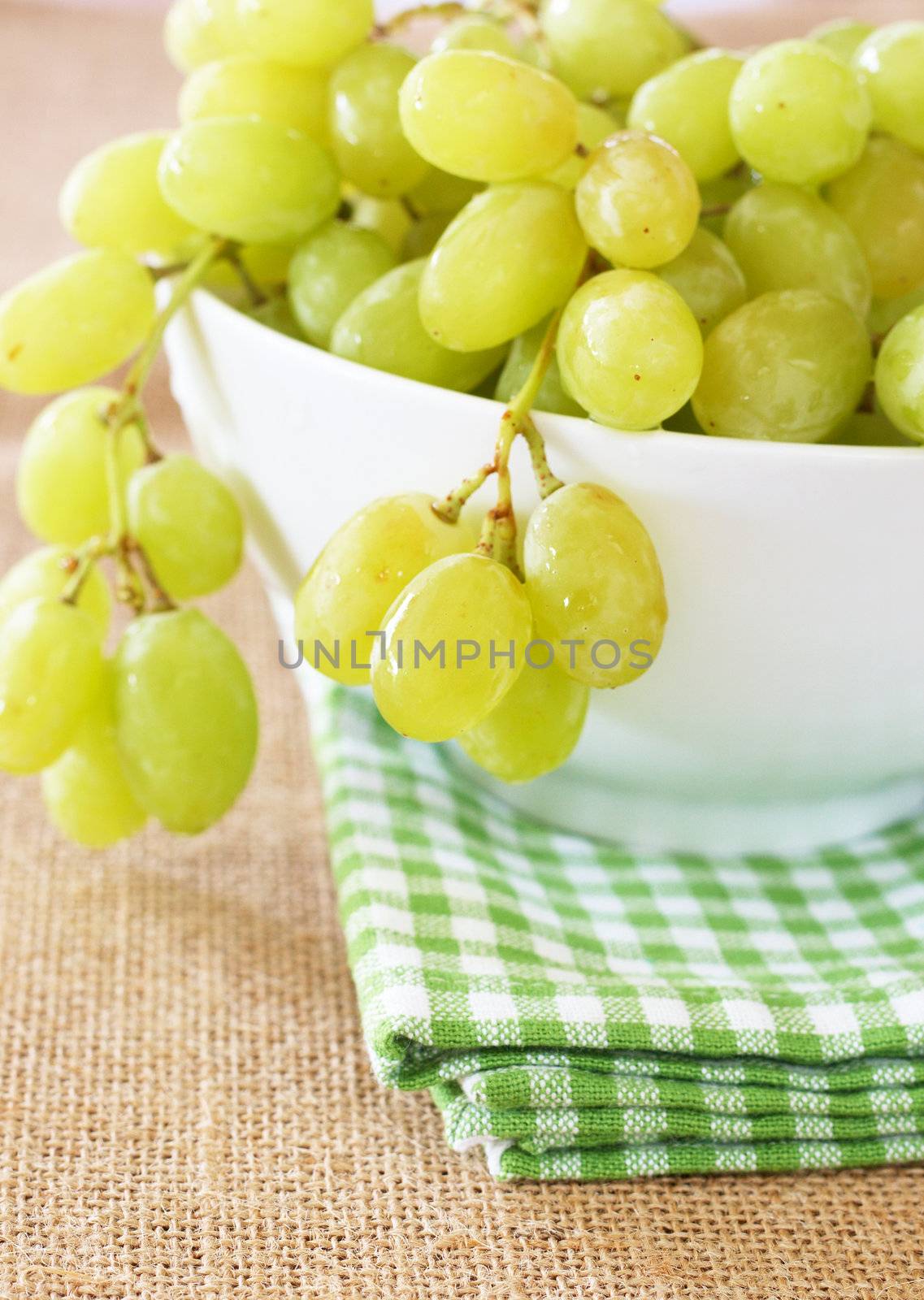 Ripe green grapes in a bowl