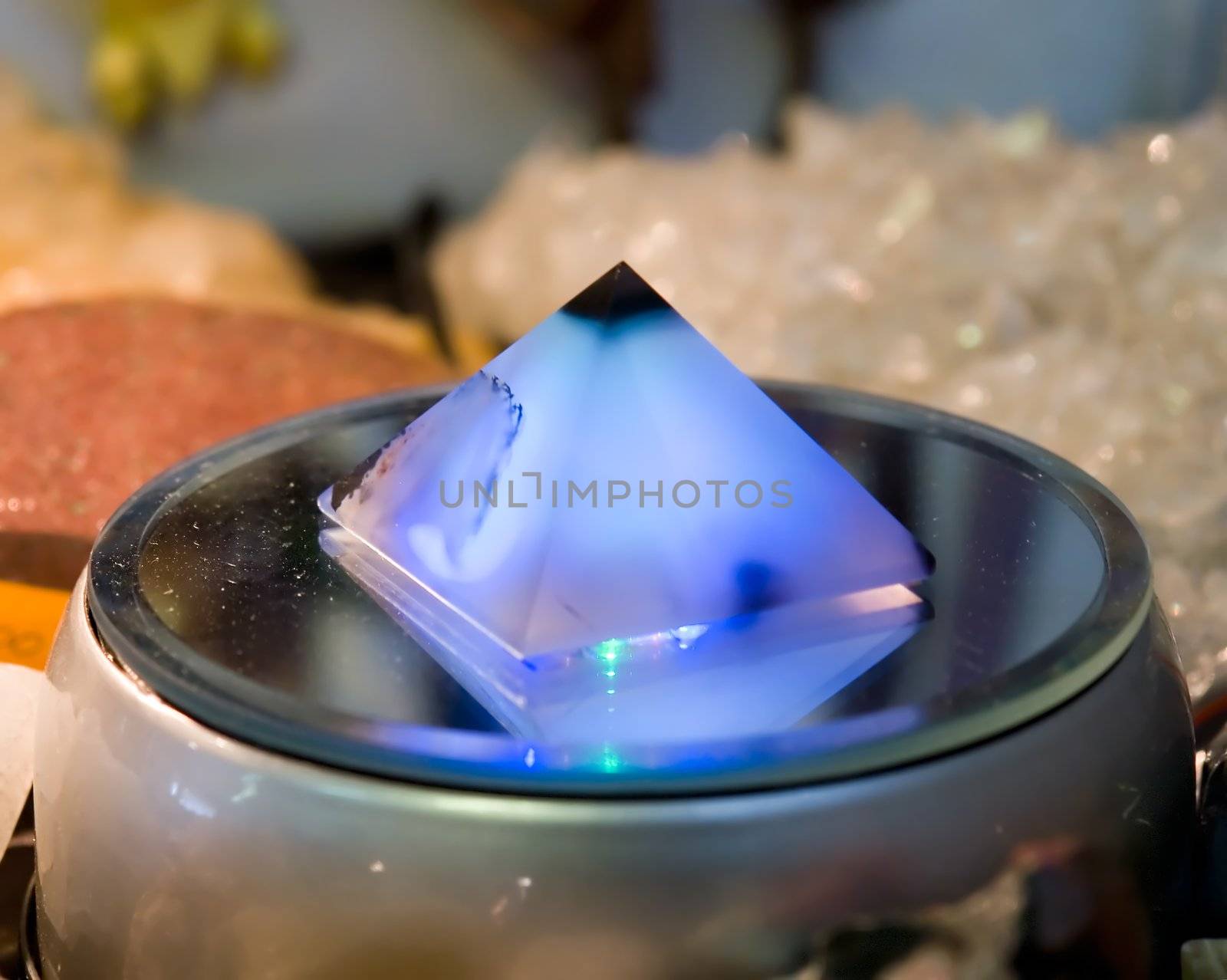 Small magic pyramid on a mirror support