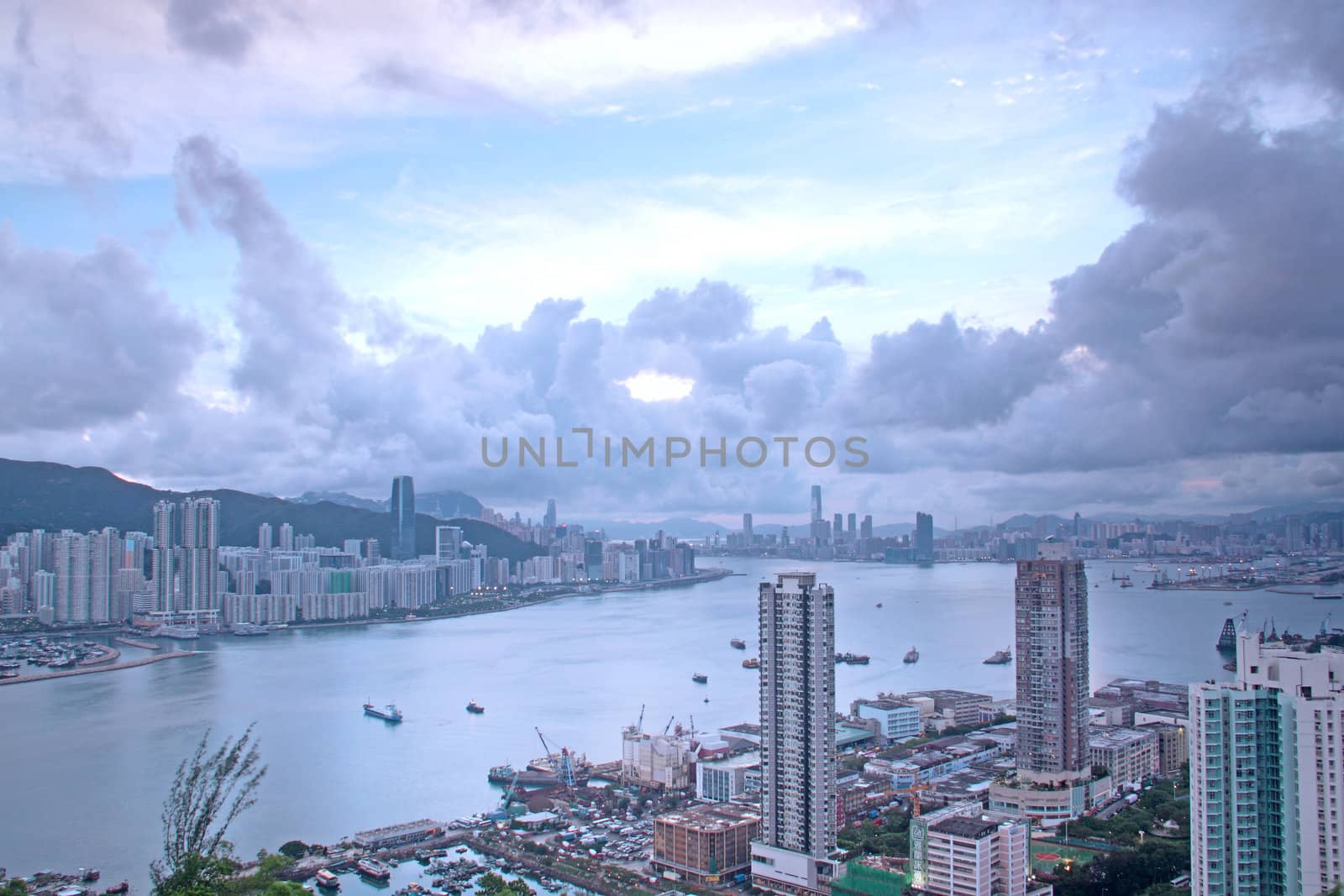 Hong Kong skyline at night 