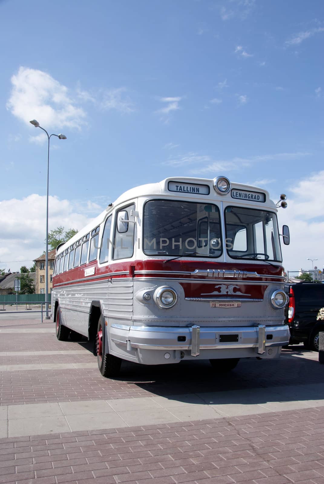 The old bus by andrei_kolyvanov