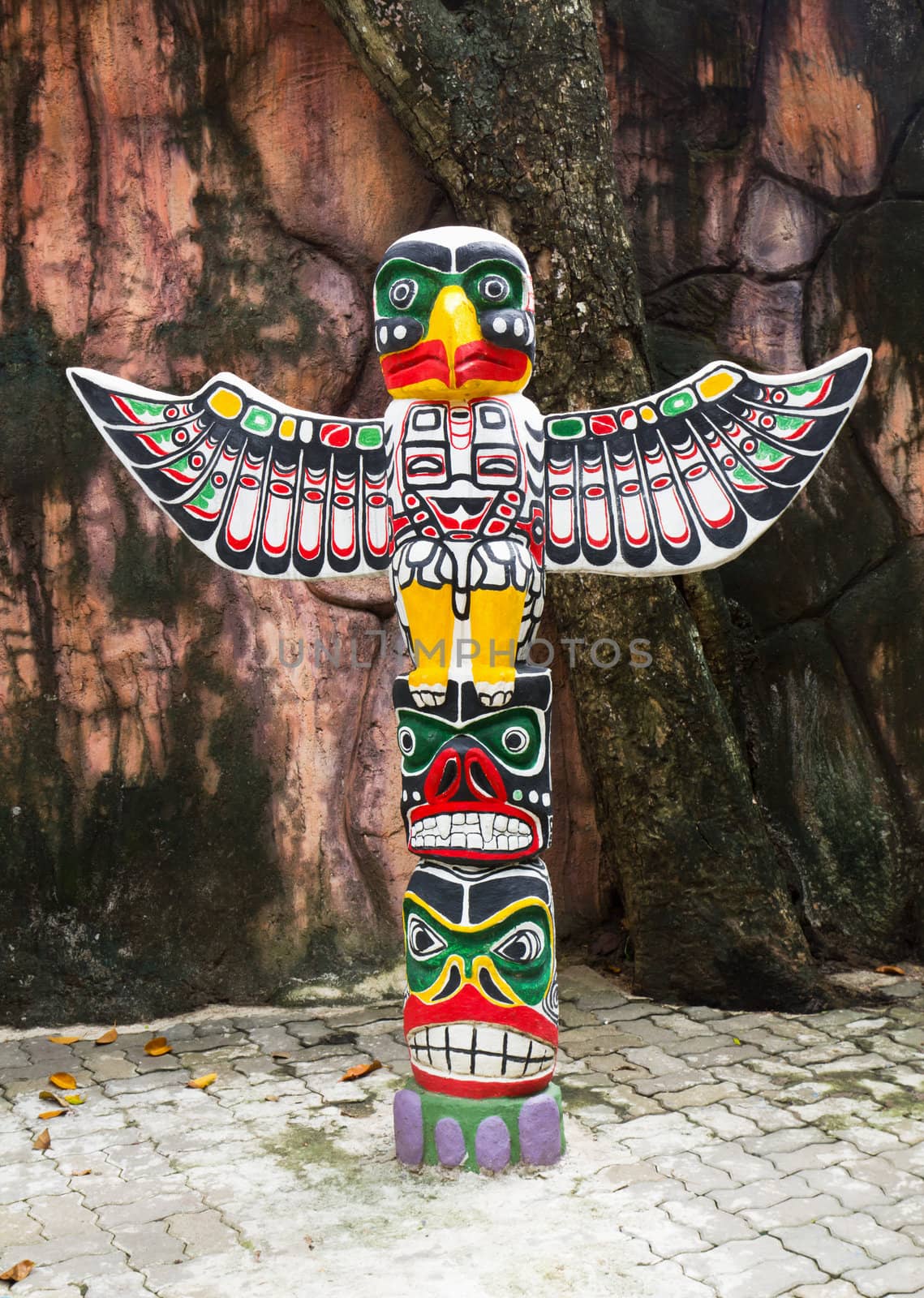 Sculpture Totem Pole Eagle wings