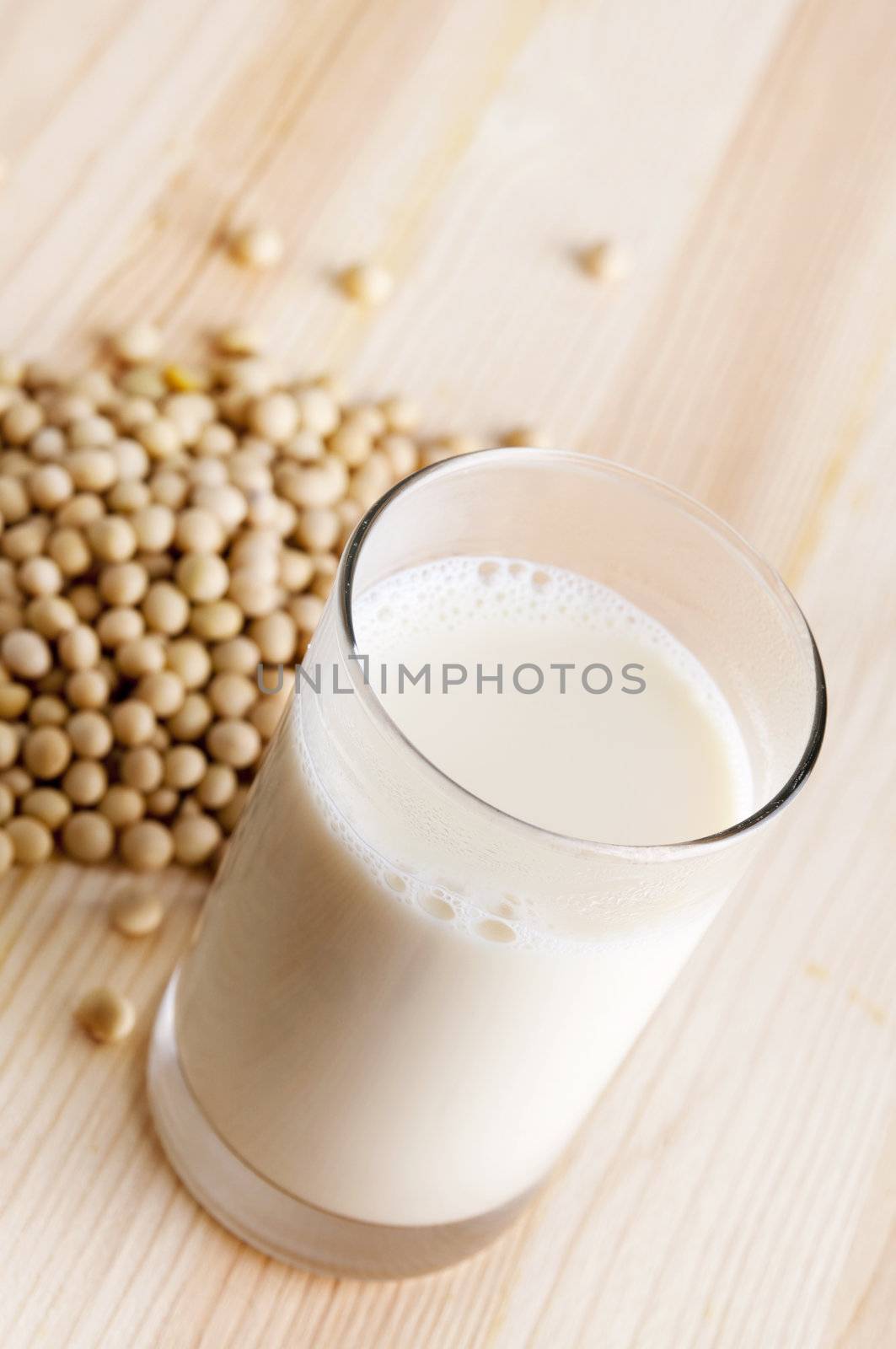 Fresh soy milk and raw soy bean