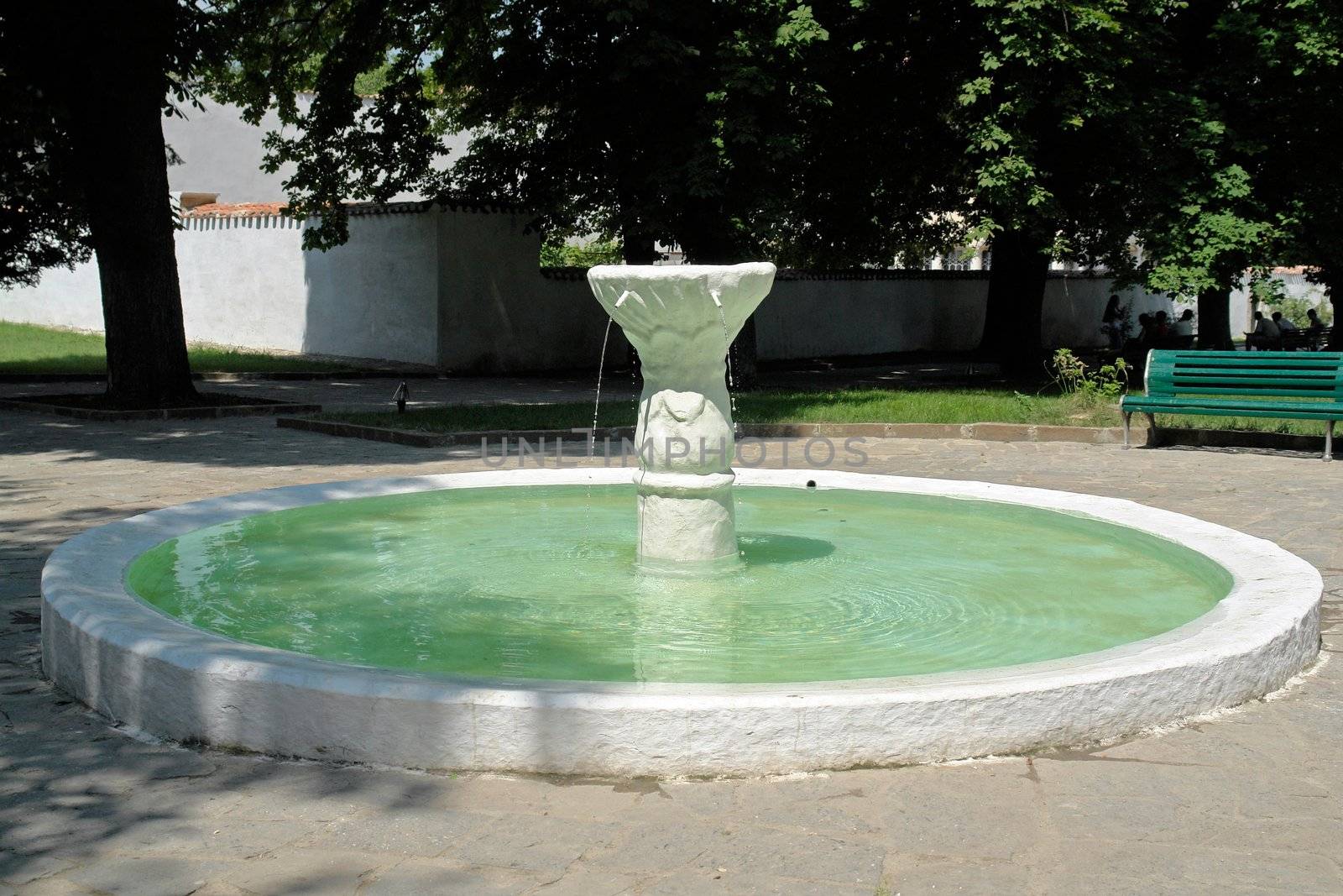 Small fountain with thin jets of water